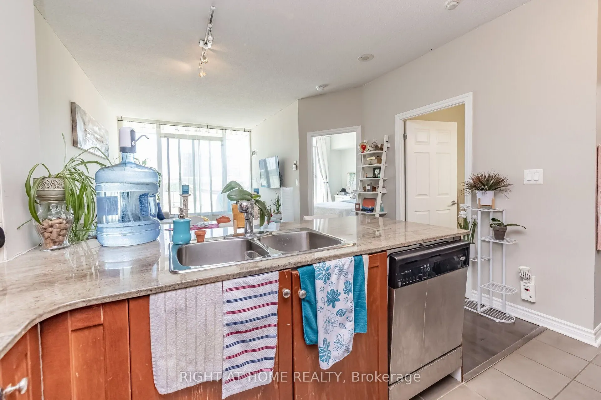 3504 Hurontario Street, #503