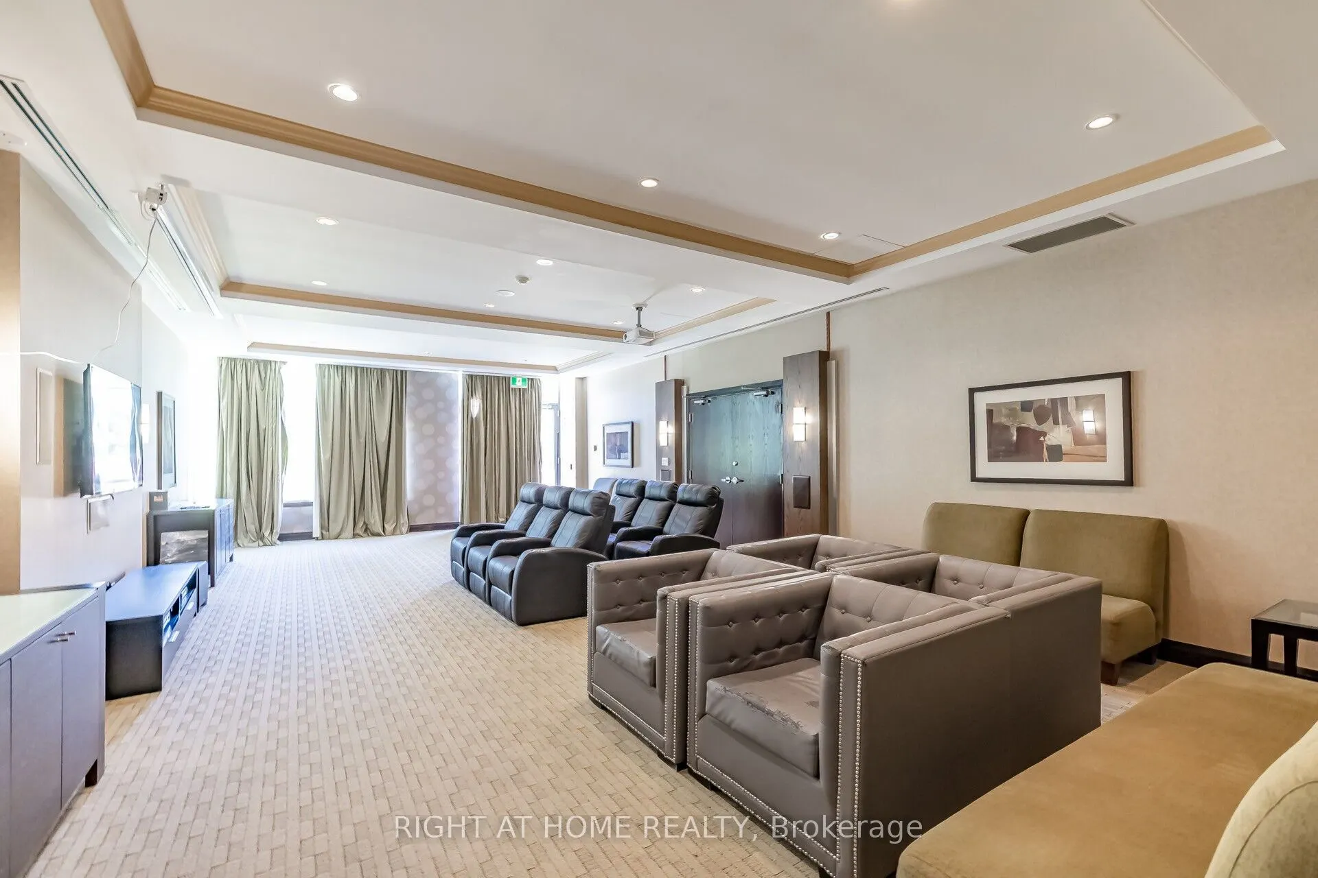 3504 Hurontario Street, #503