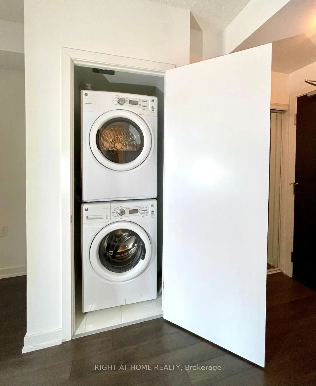 10 Park Lawn Road, #2208