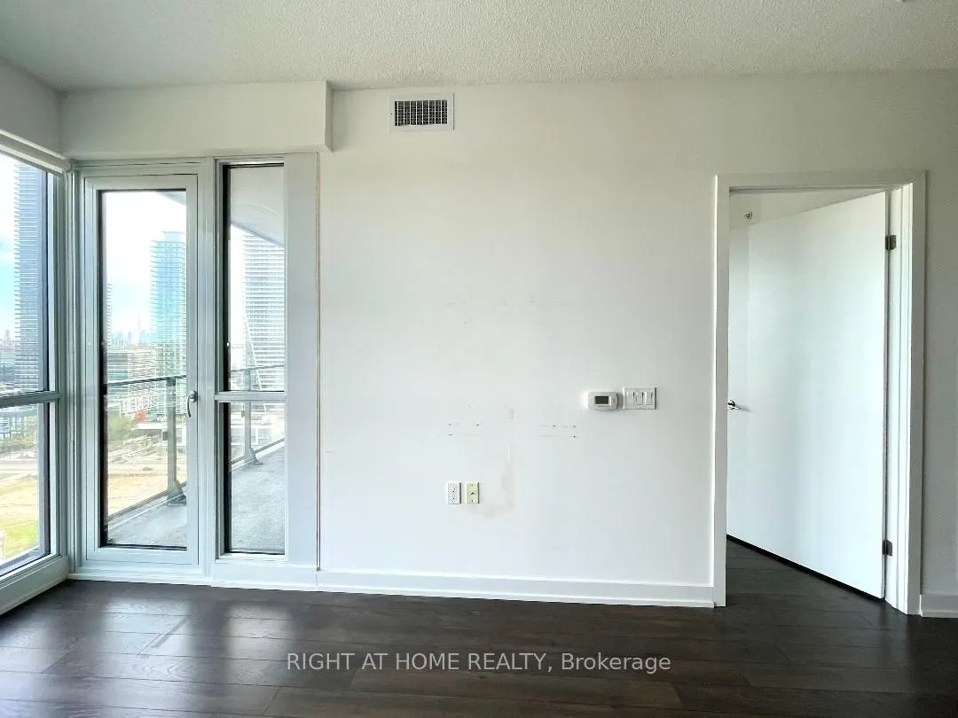 10 Park Lawn Road, #2208