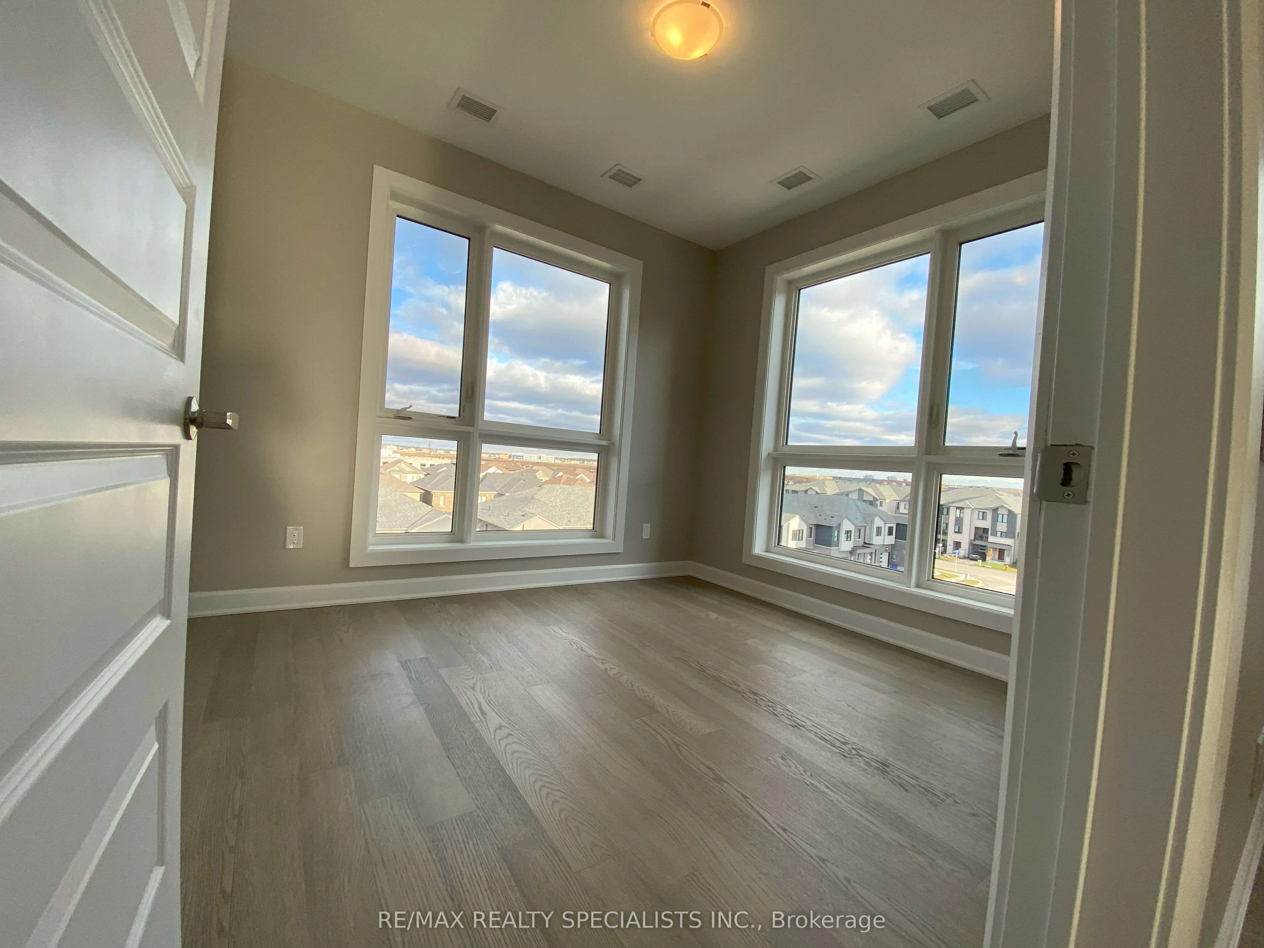 460 Gordon Krantz Avenue, #407