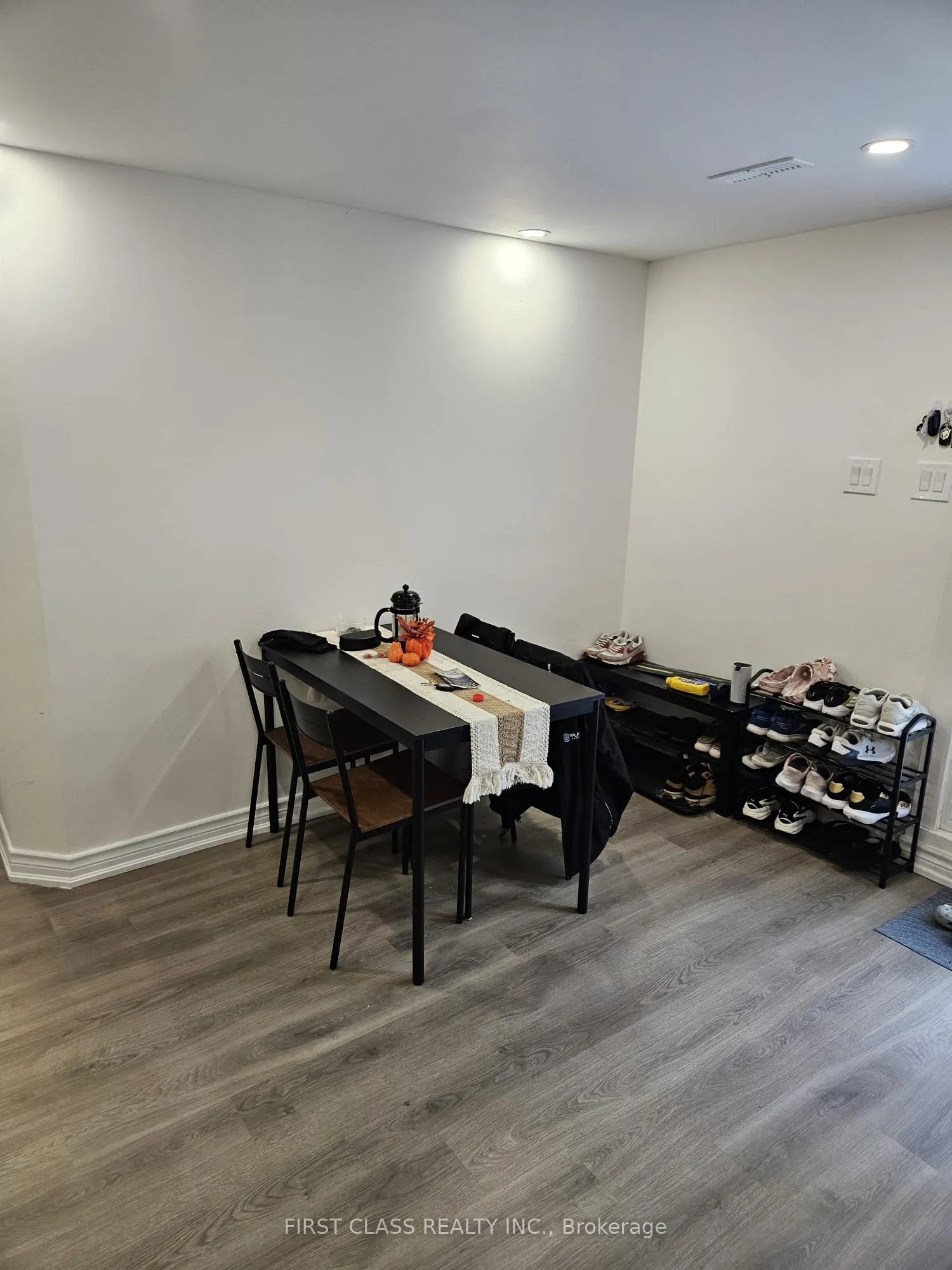 79 Whitchurch Mews, #basement