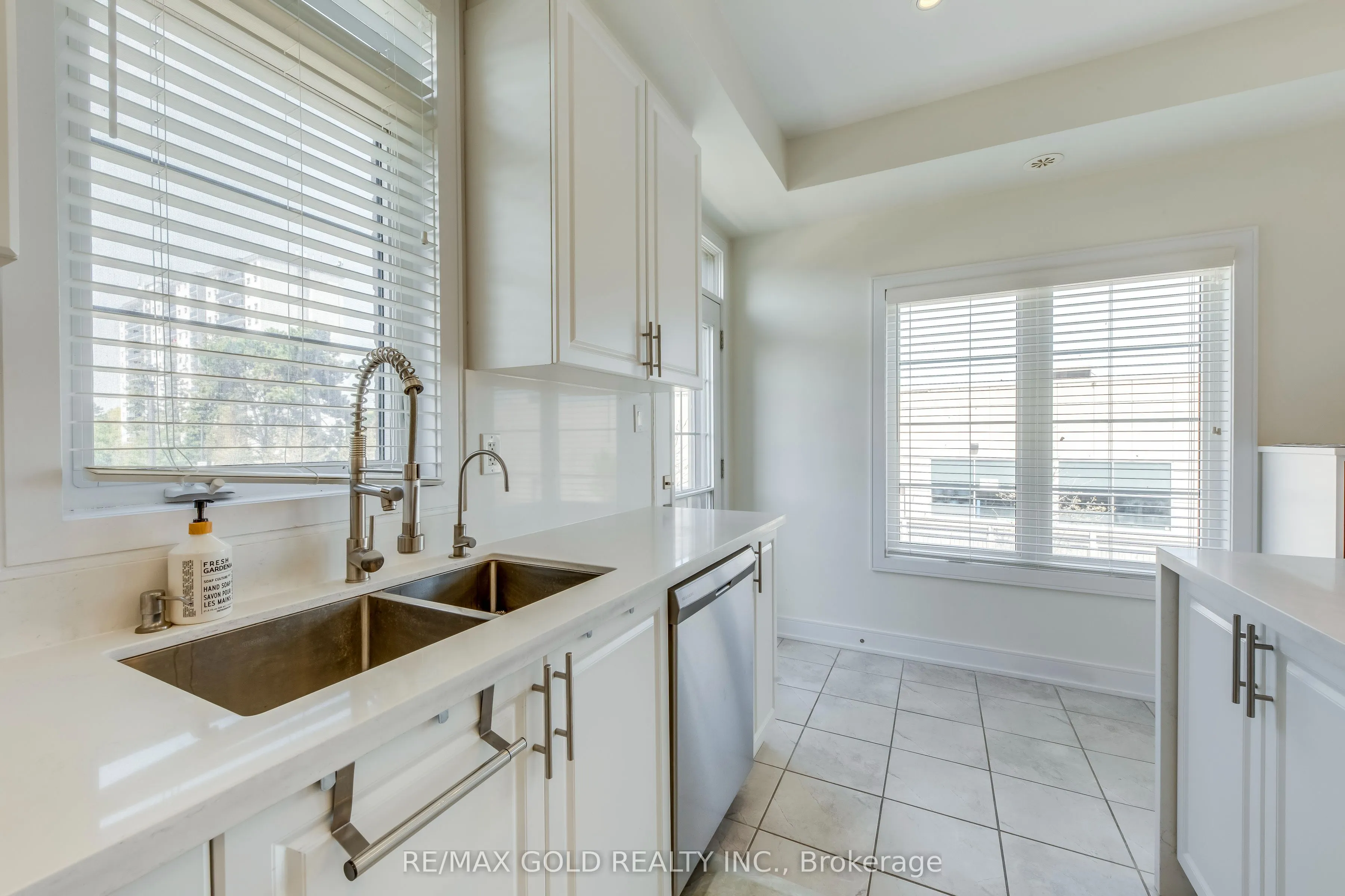 561 Mermaid Crescent