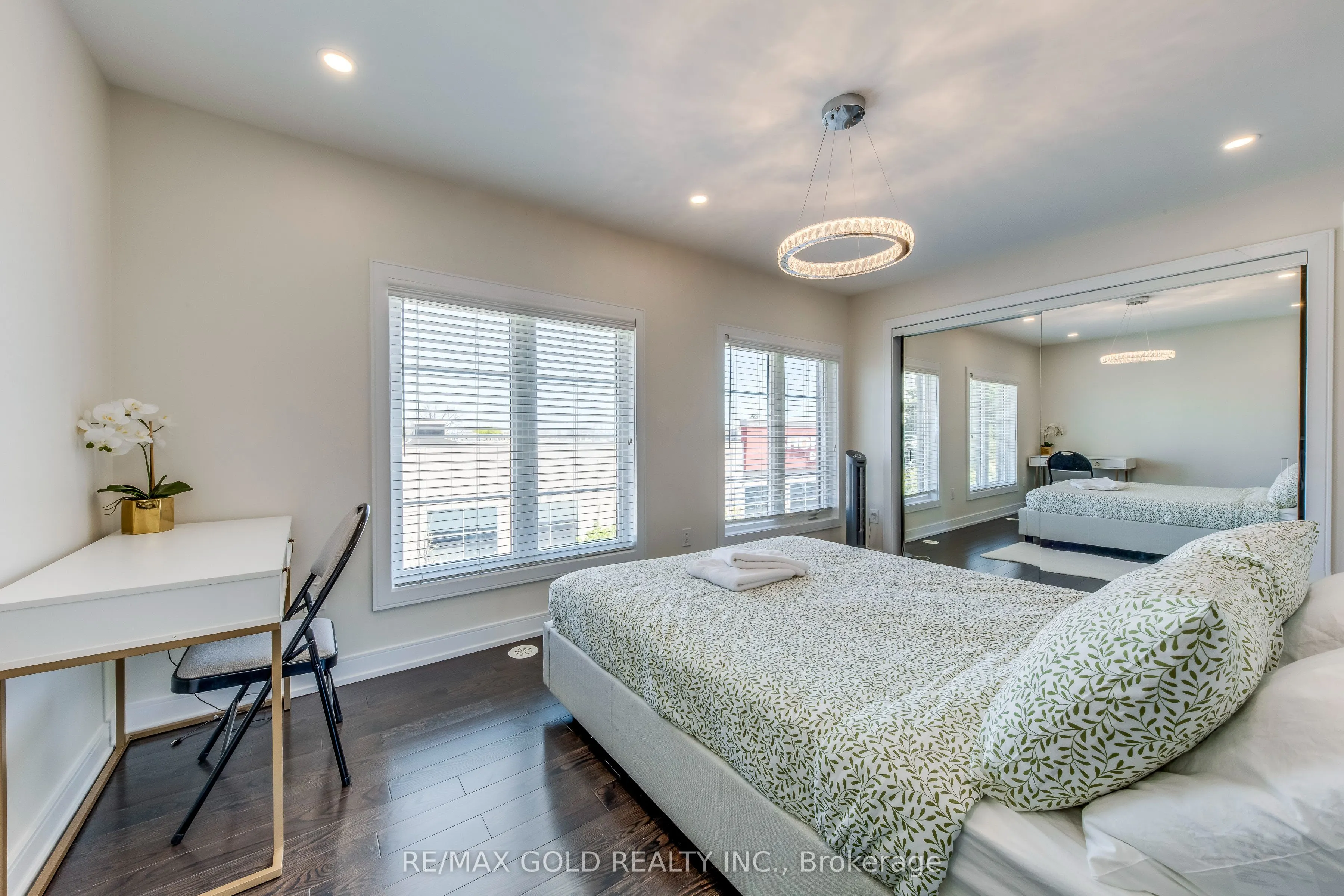 561 Mermaid Crescent