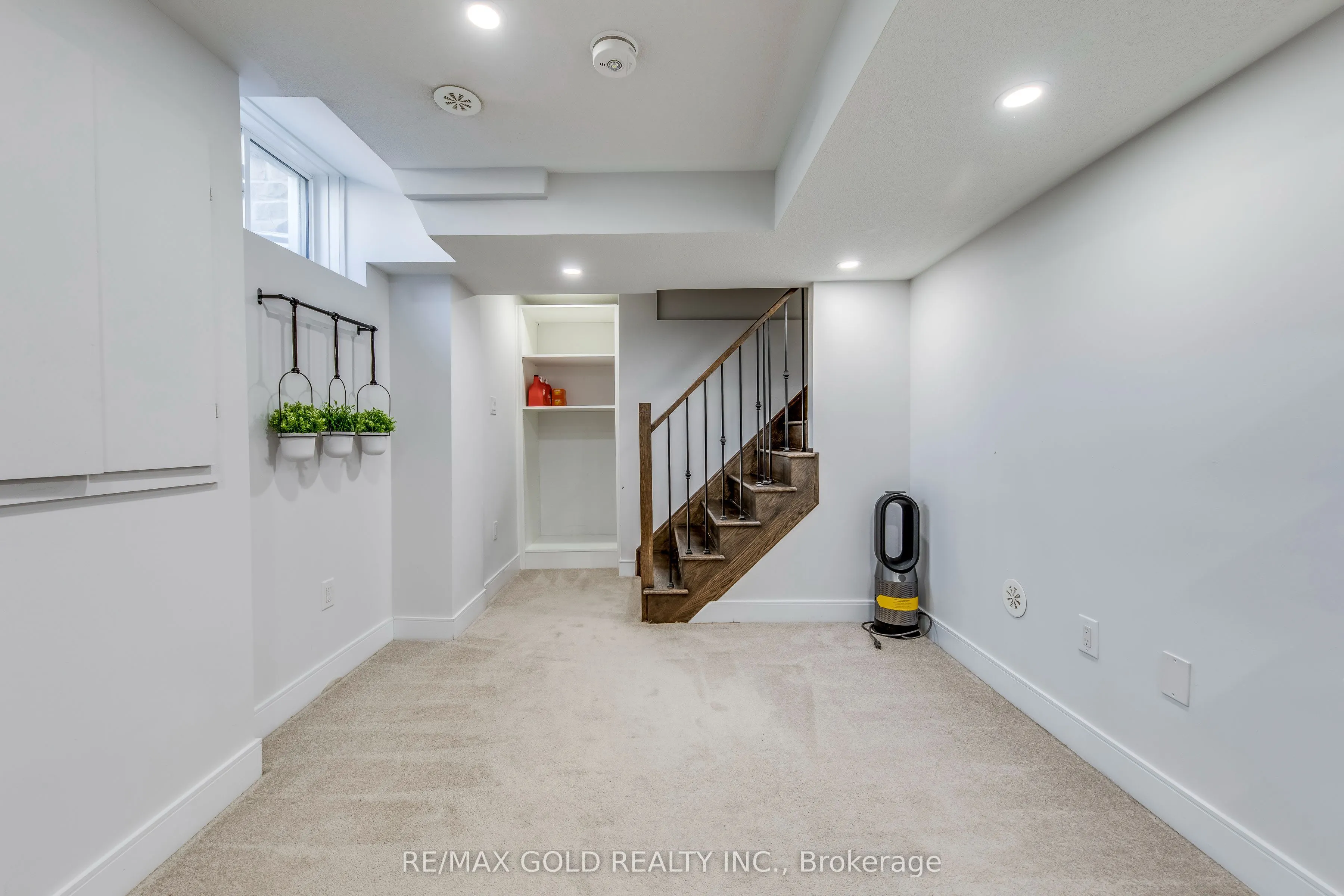 561 Mermaid Crescent