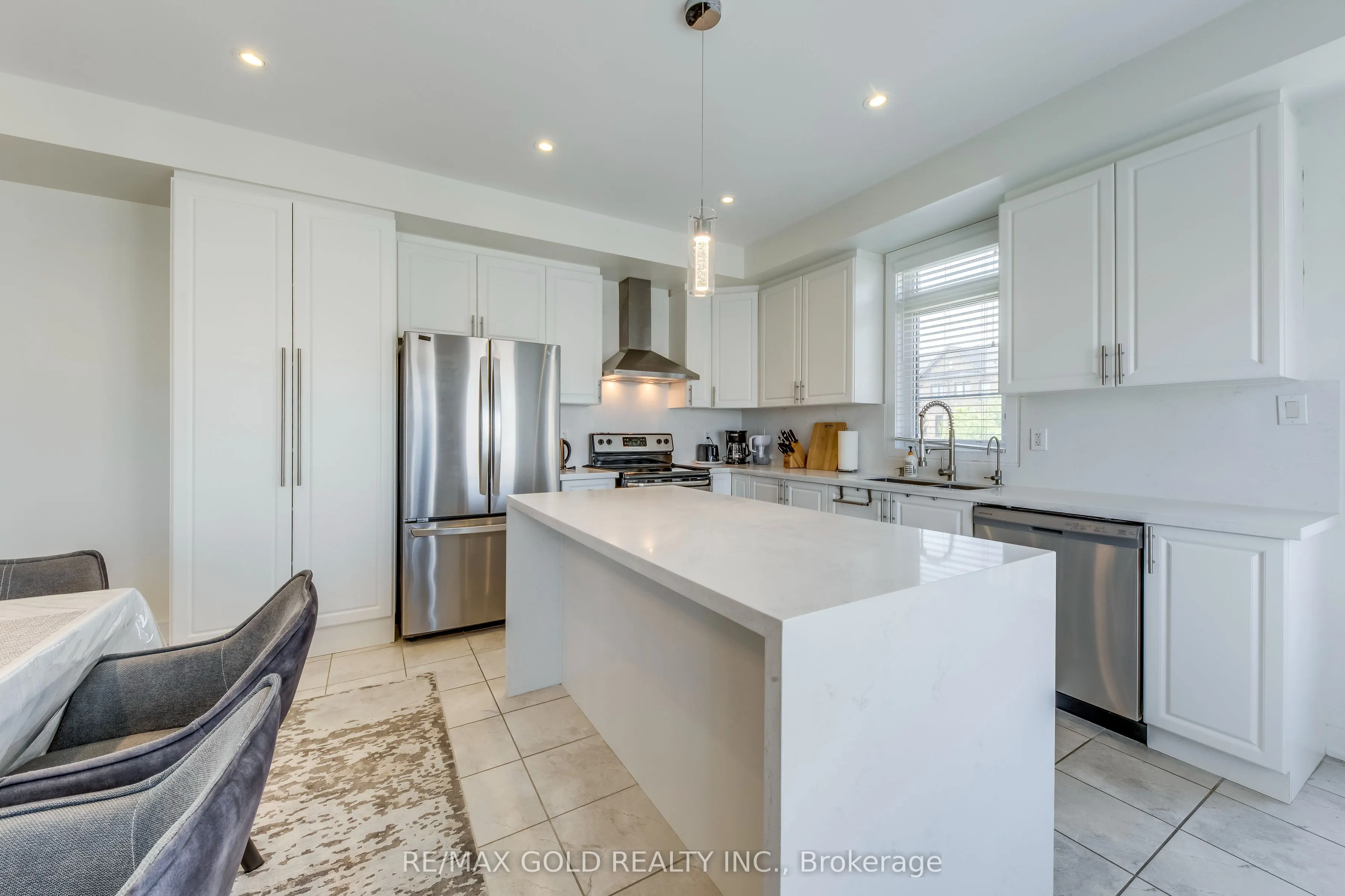 561 Mermaid Crescent