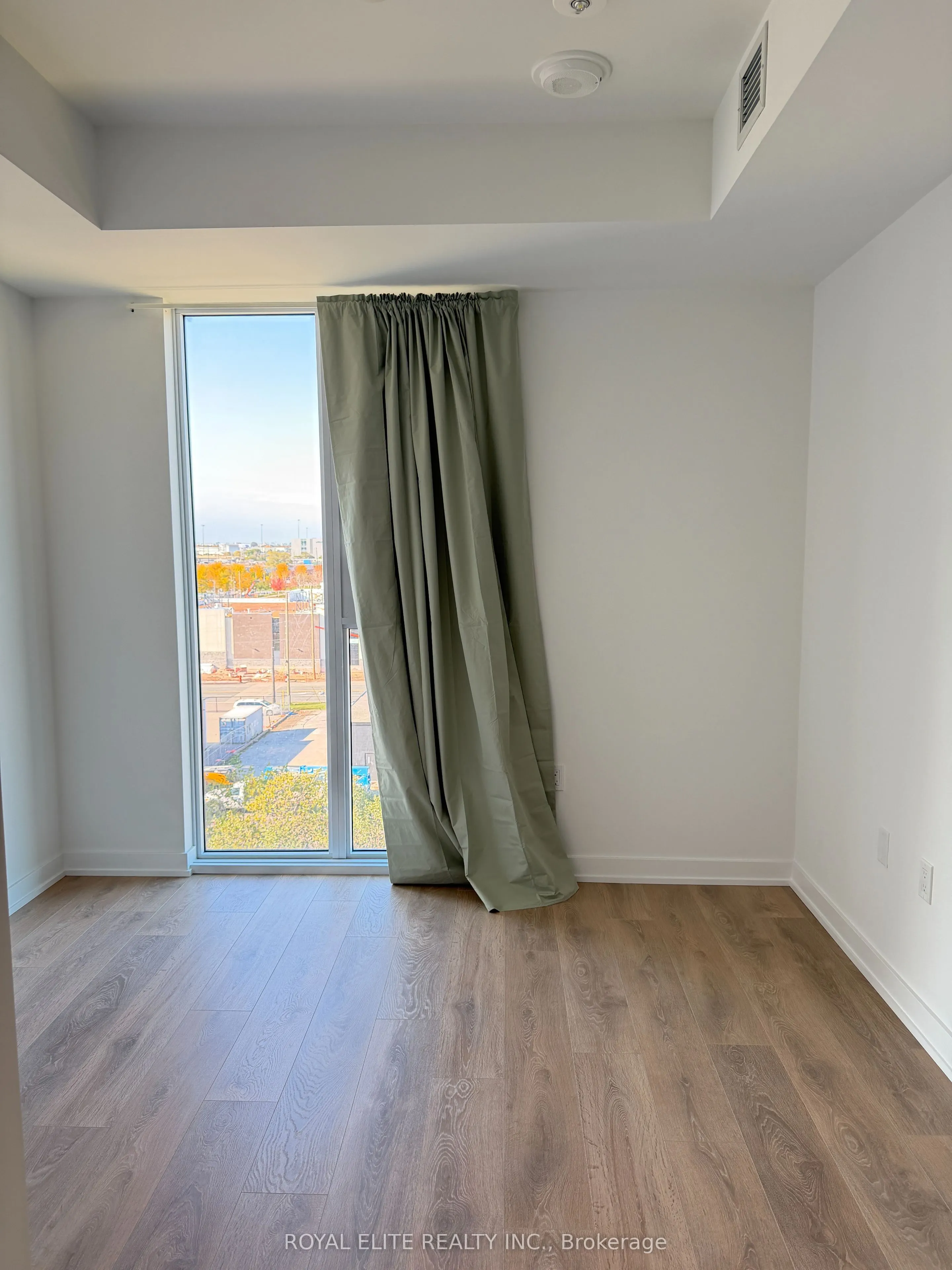 1037 The Queensway, #513