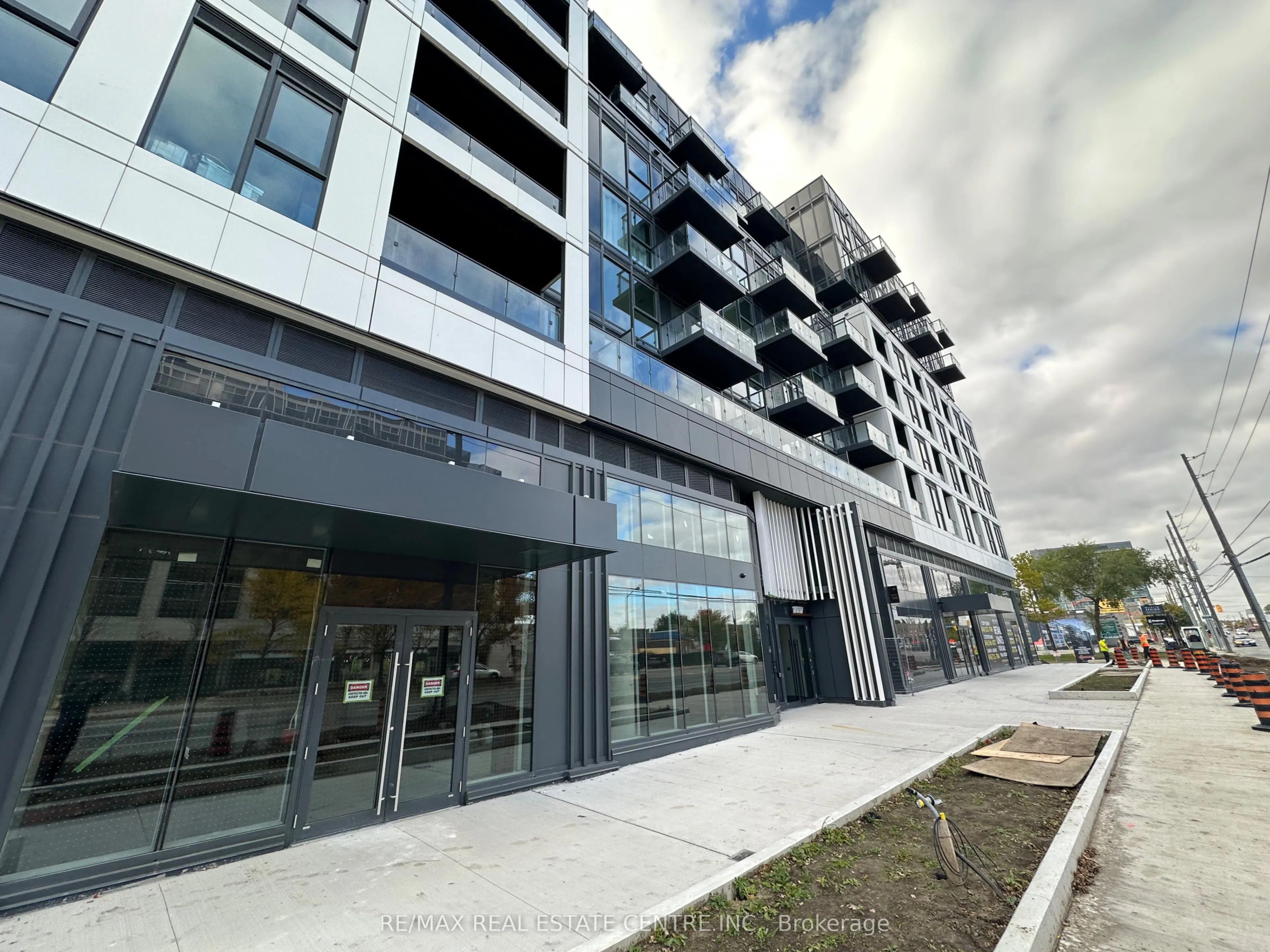 1037 The Queensway, #318