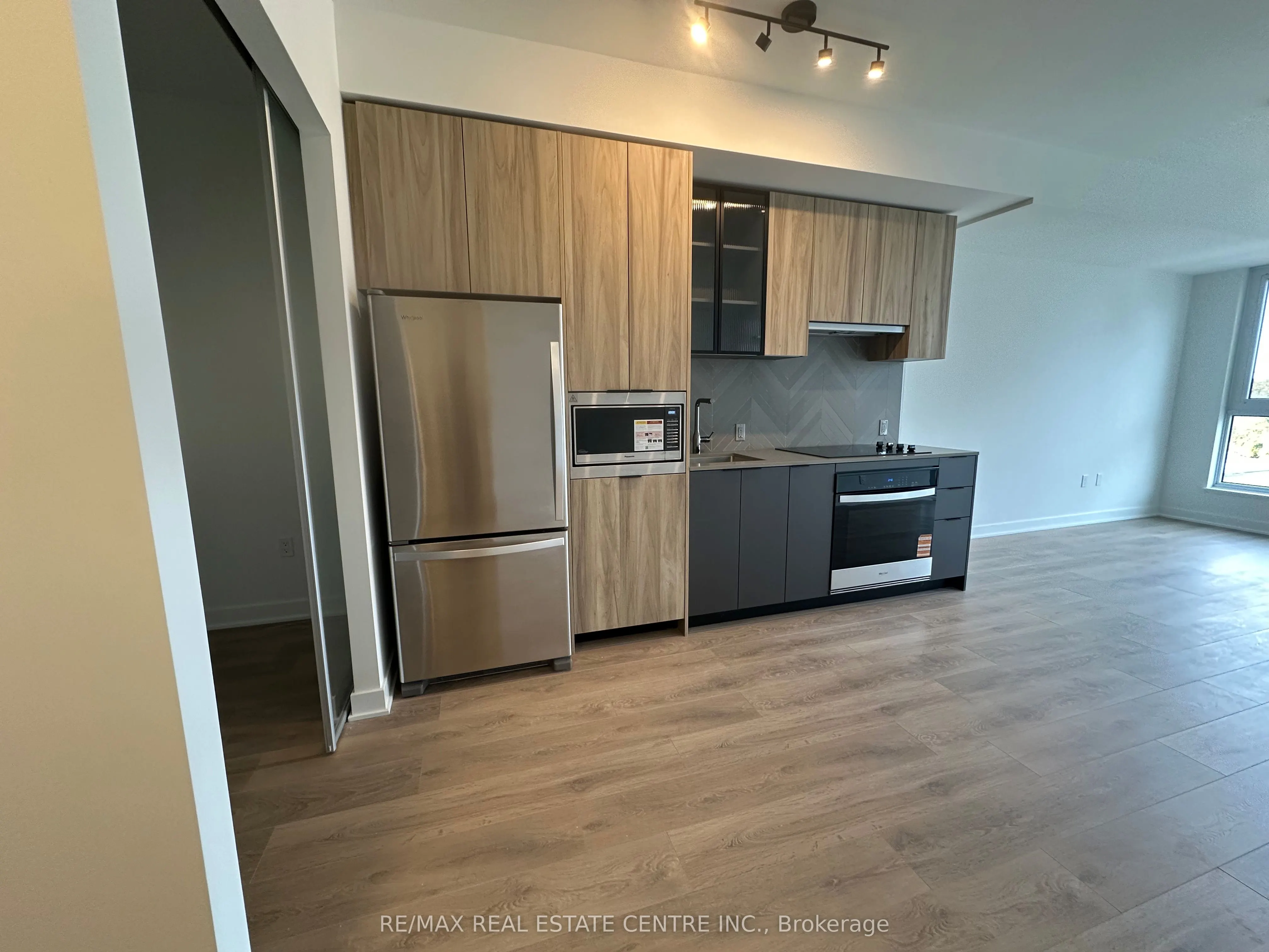 1037 The Queensway, #318