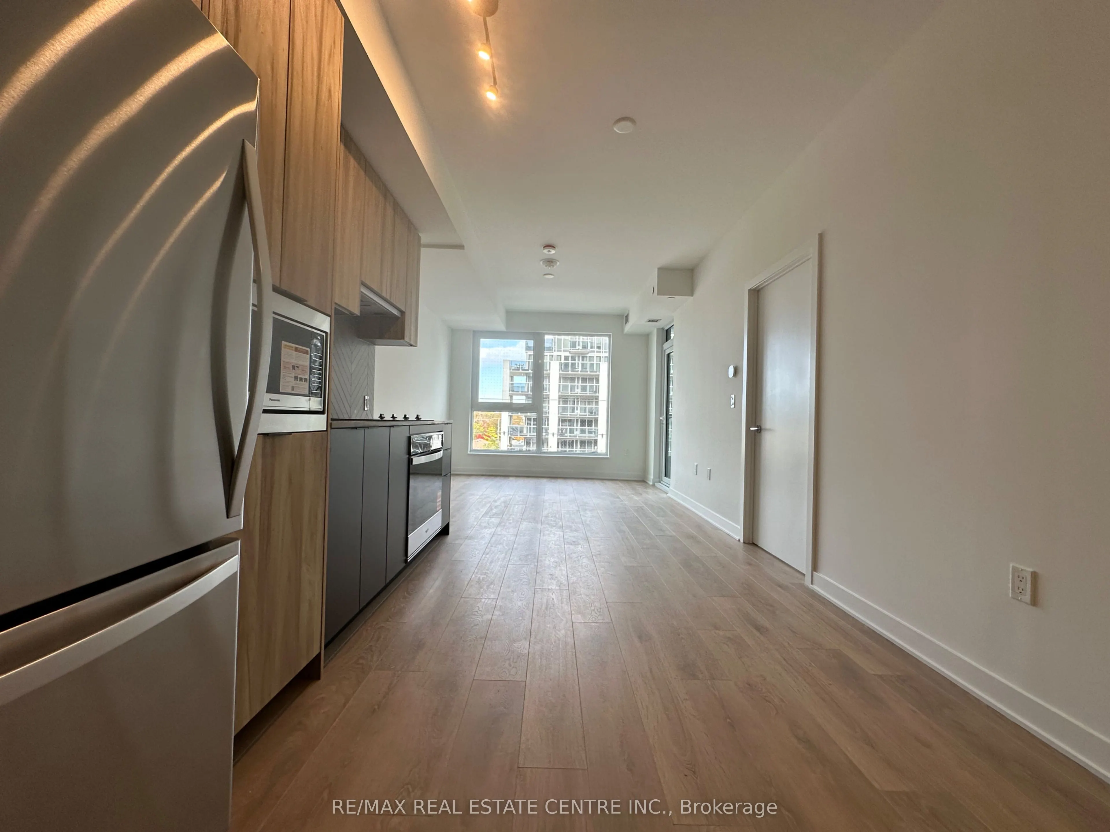 1037 The Queensway, #318