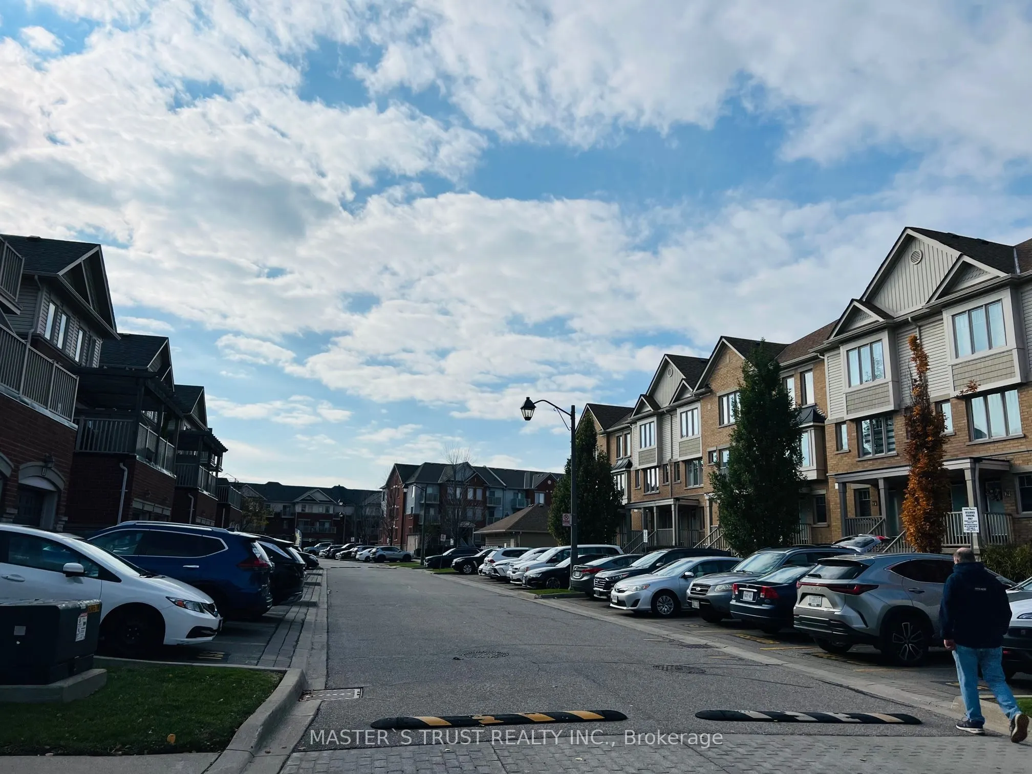 3335 Thomas Street N, #16