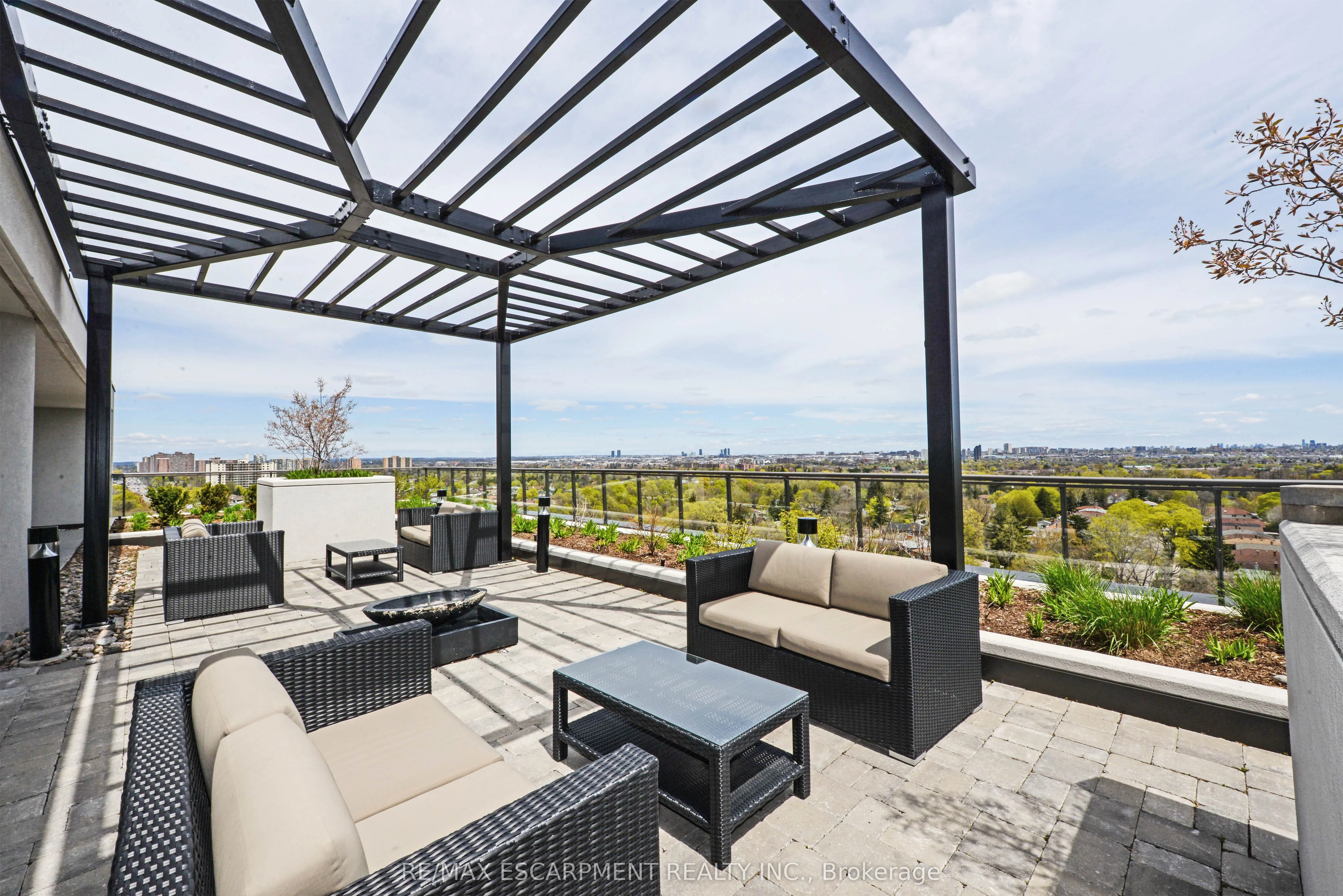 80 Esther Lorrie Drive, #802