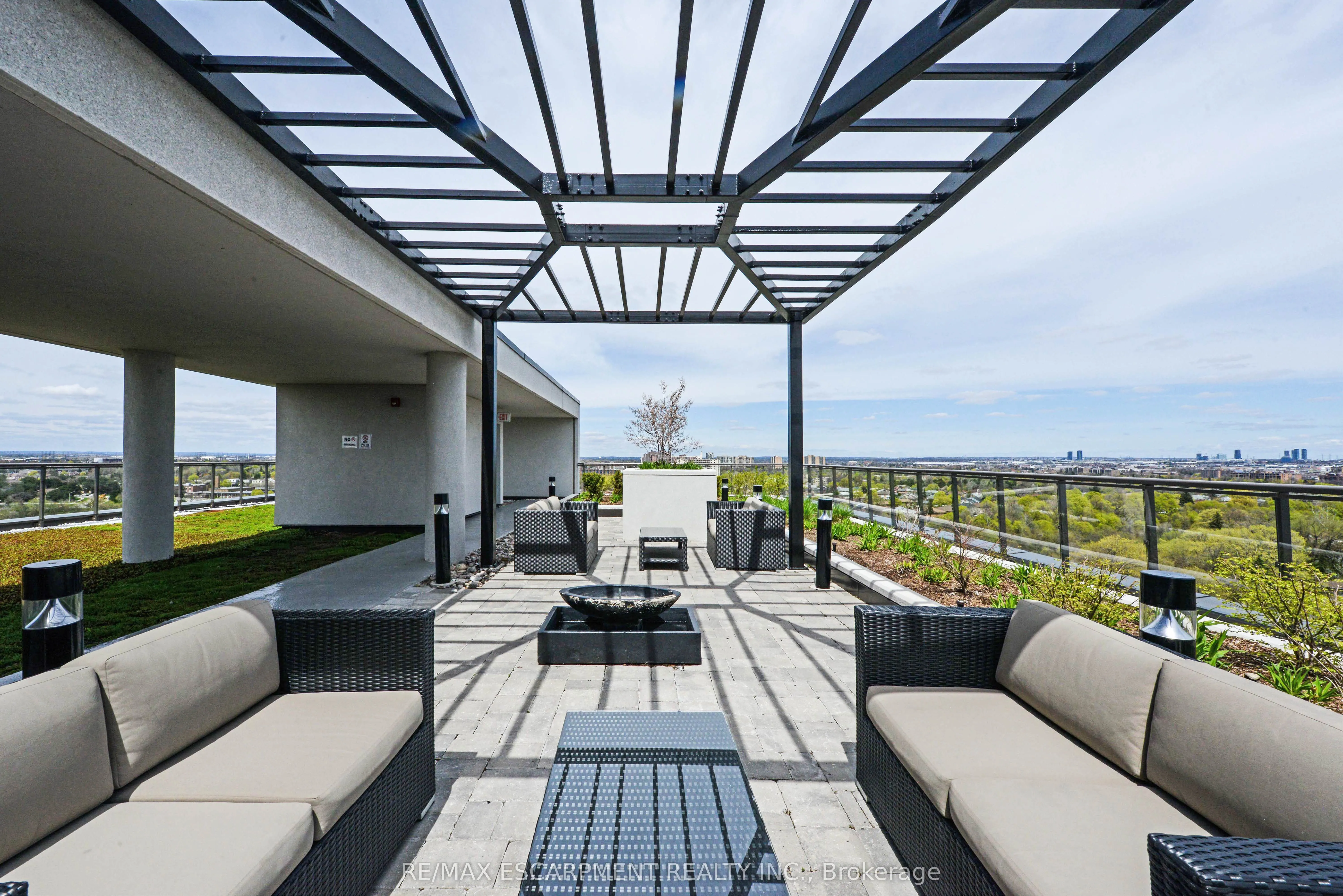 80 Esther Lorrie Drive, #802