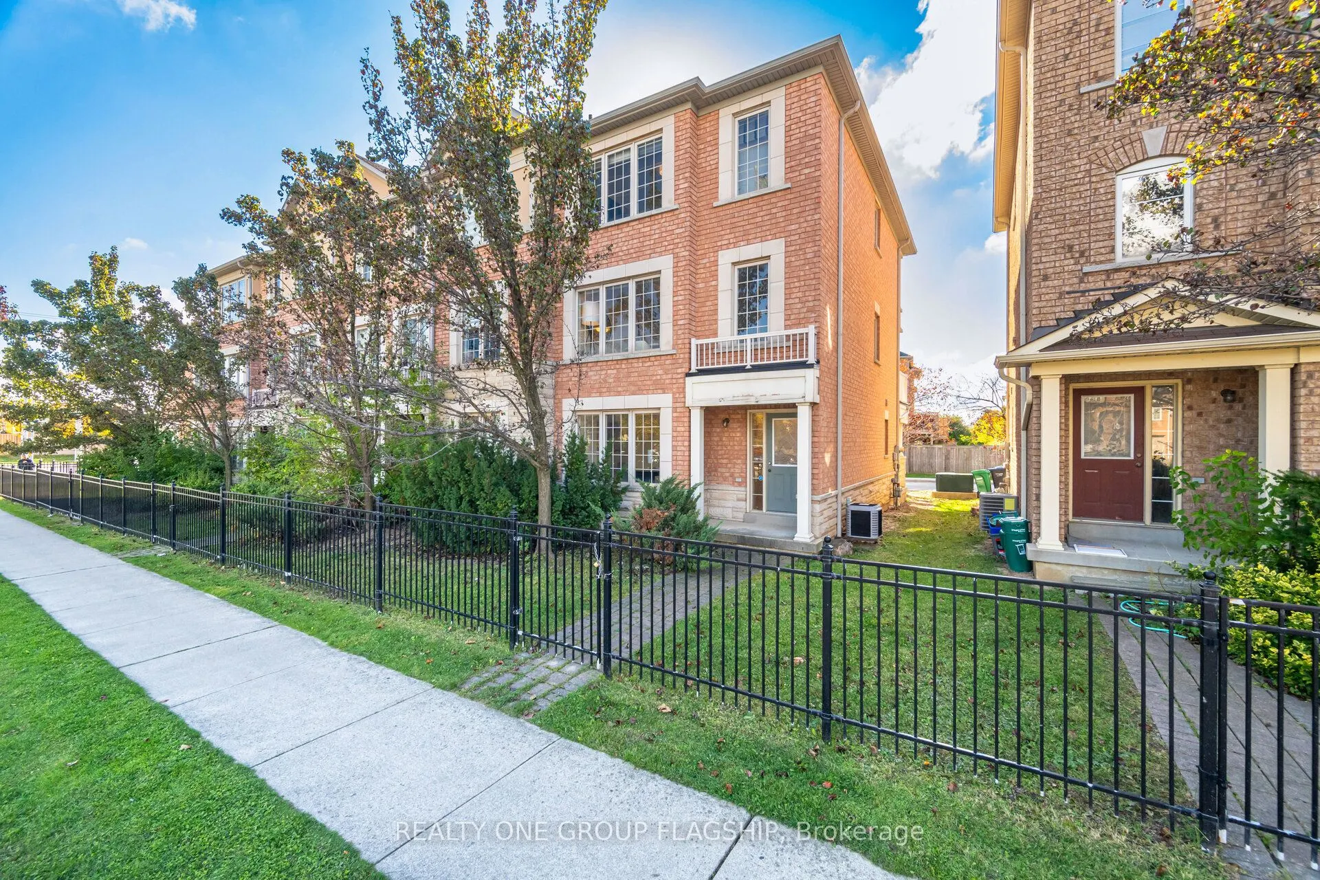 1082 Felicity Crescent