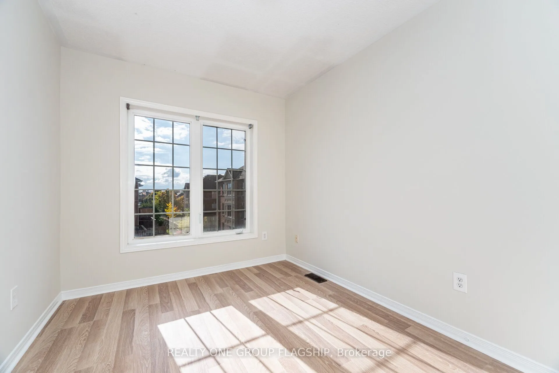 1082 Felicity Crescent