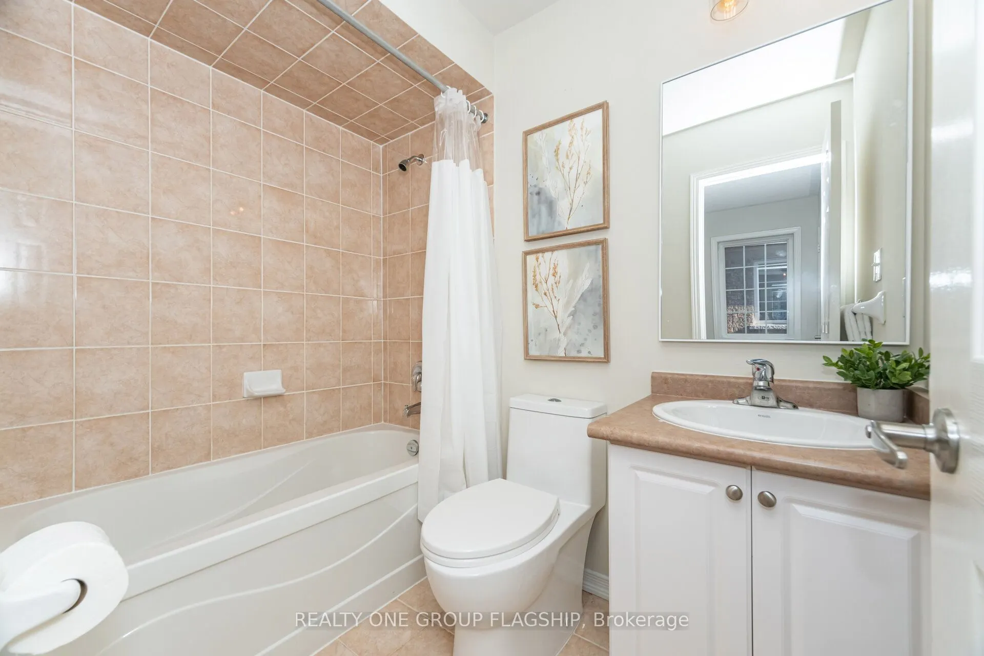 1082 Felicity Crescent