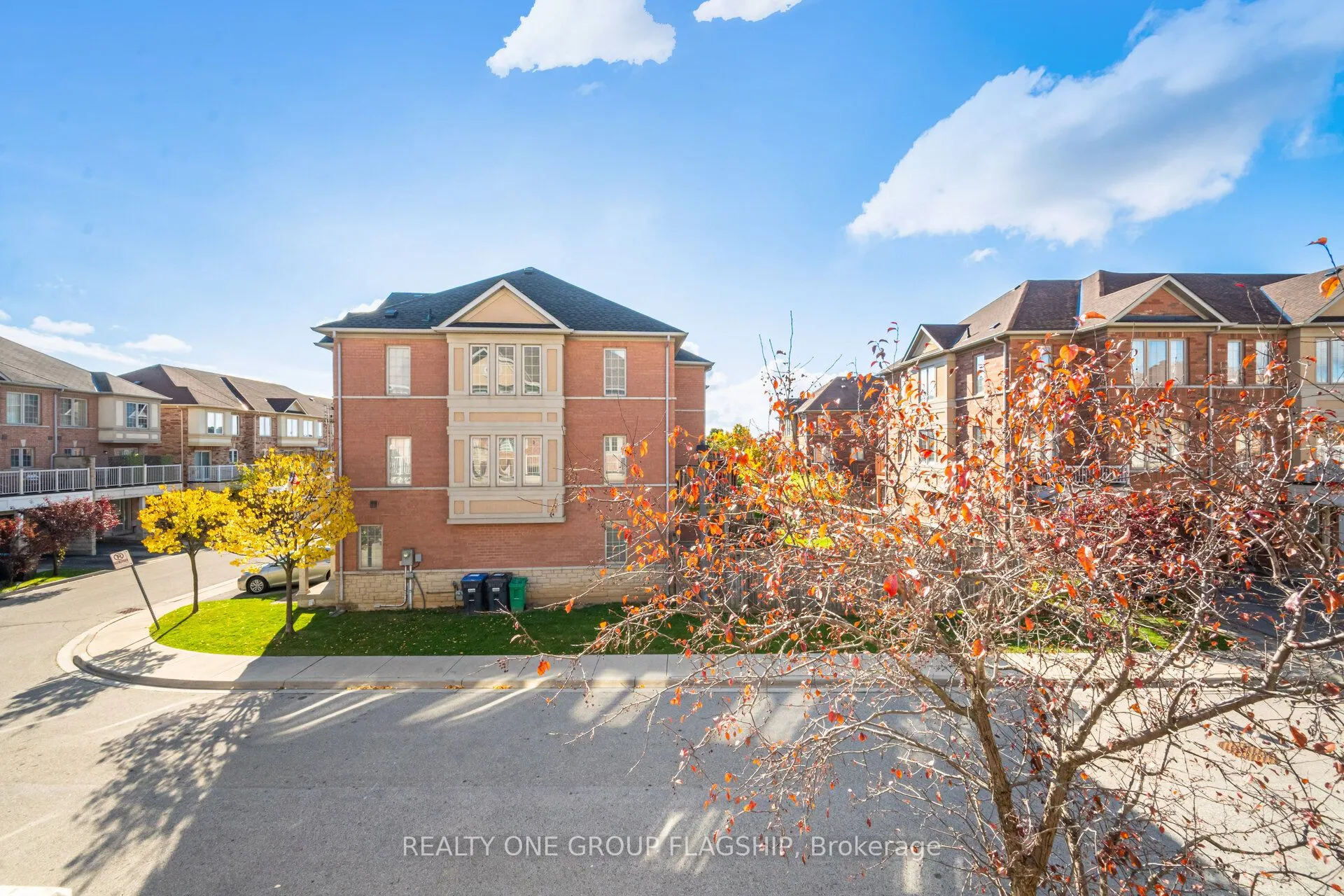 1082 Felicity Crescent