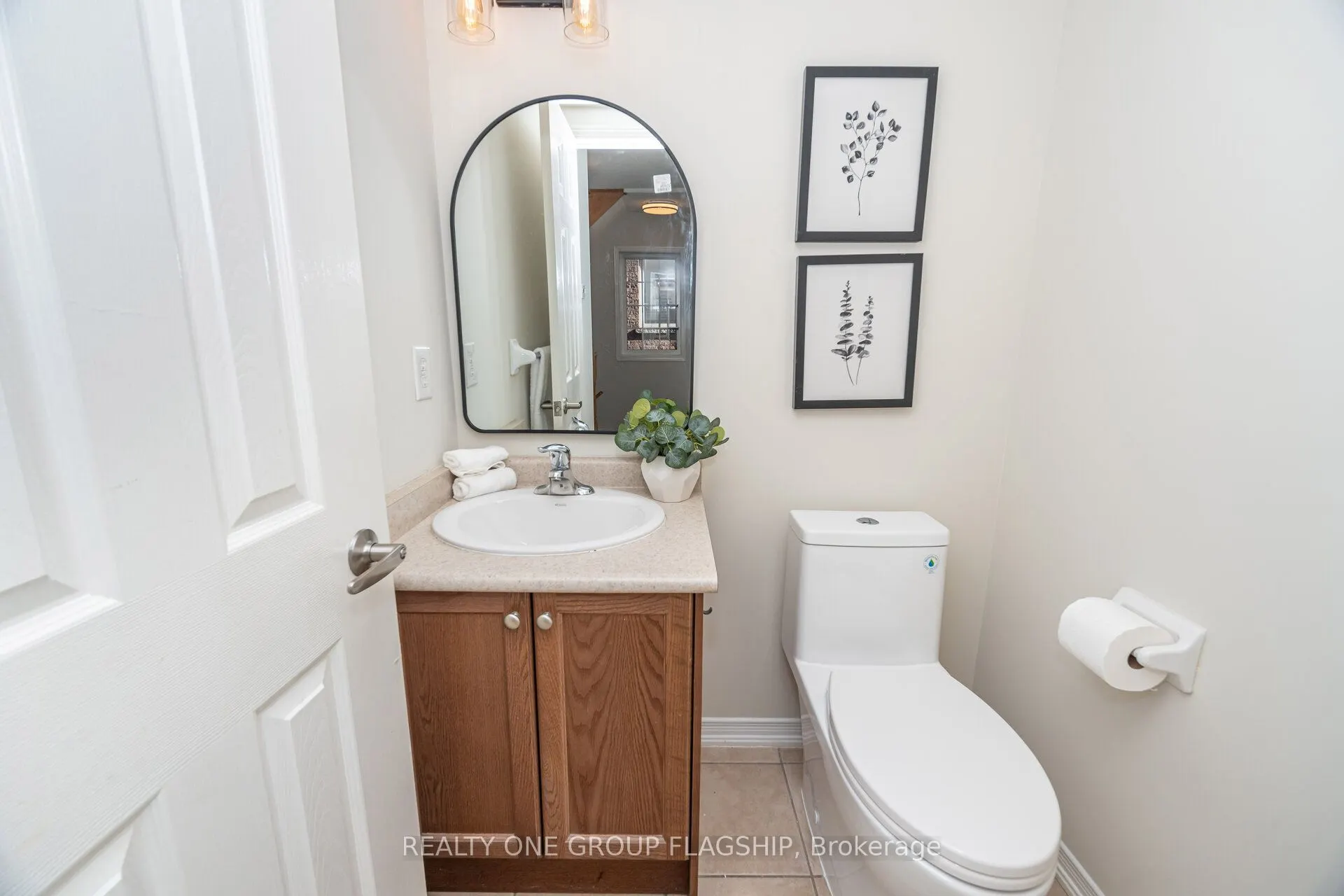 1082 Felicity Crescent