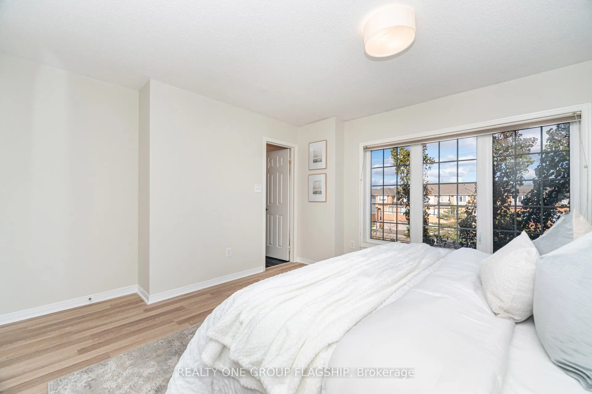 1082 Felicity Crescent