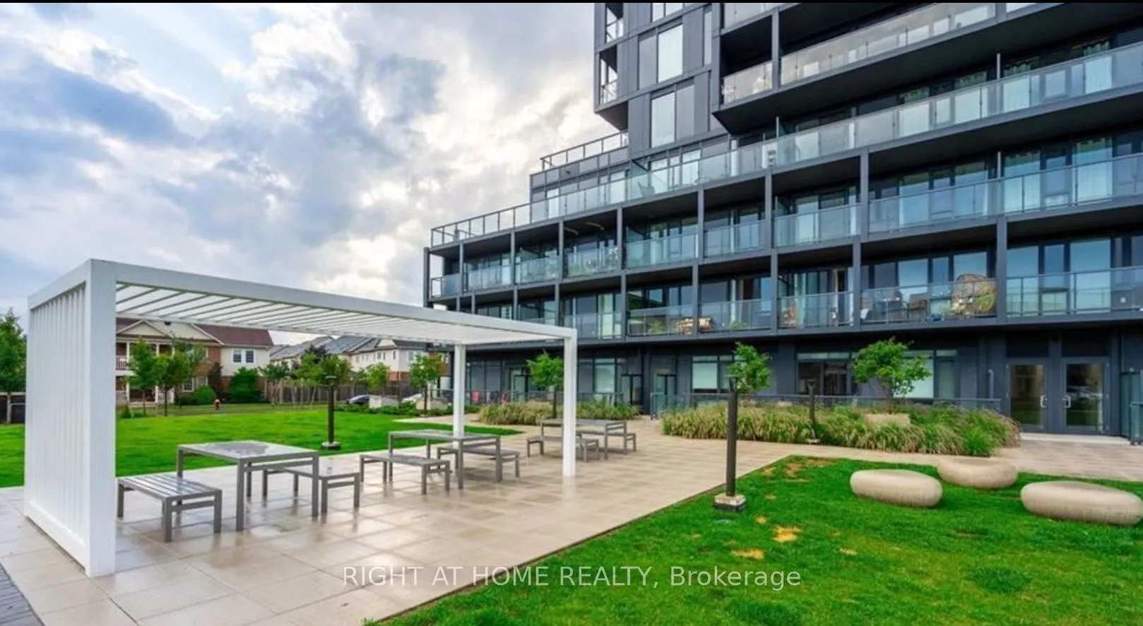 3200 Dakota Commons, #B716