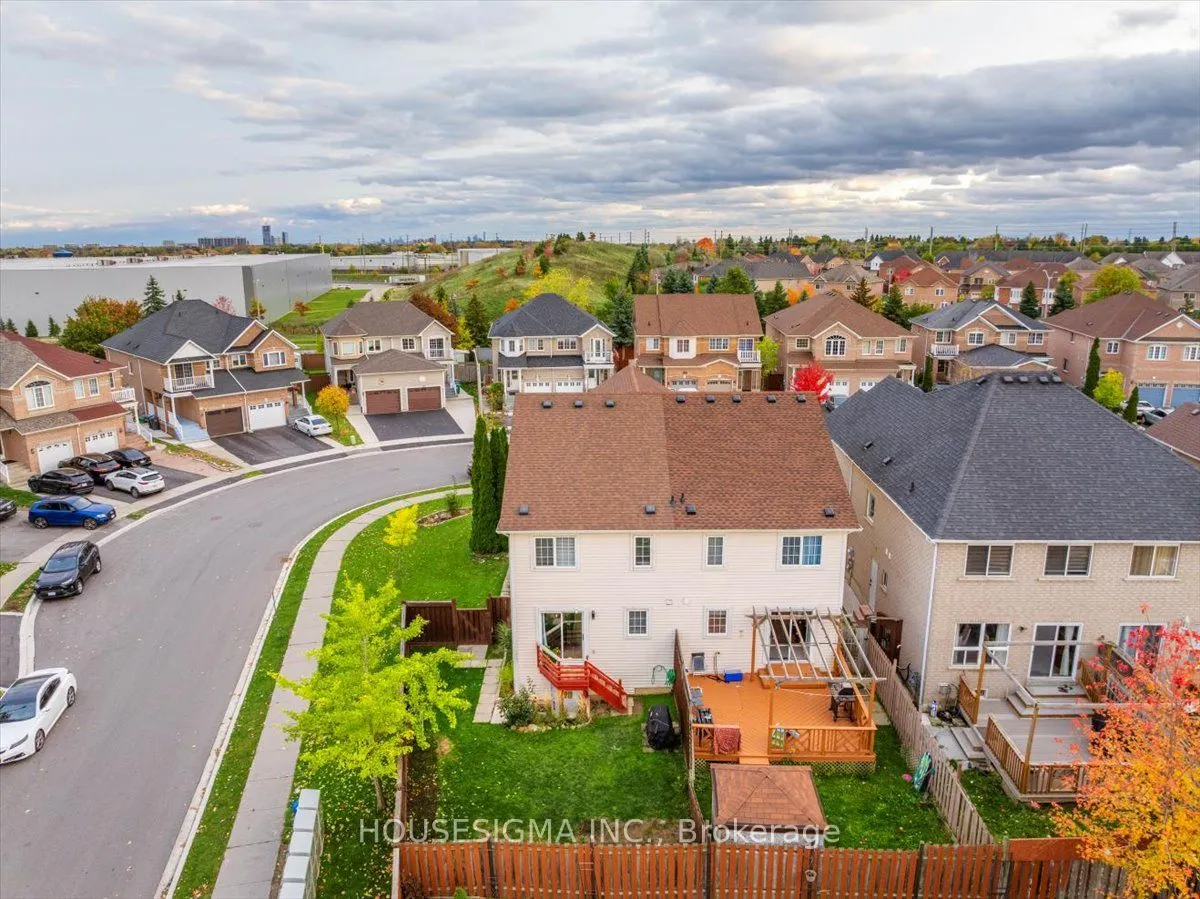 39 Weather Vane Lane