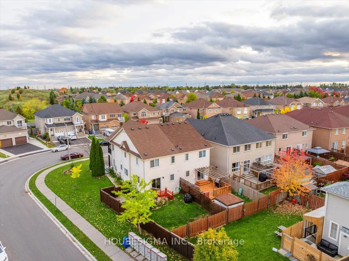 39 Weather Vane Lane