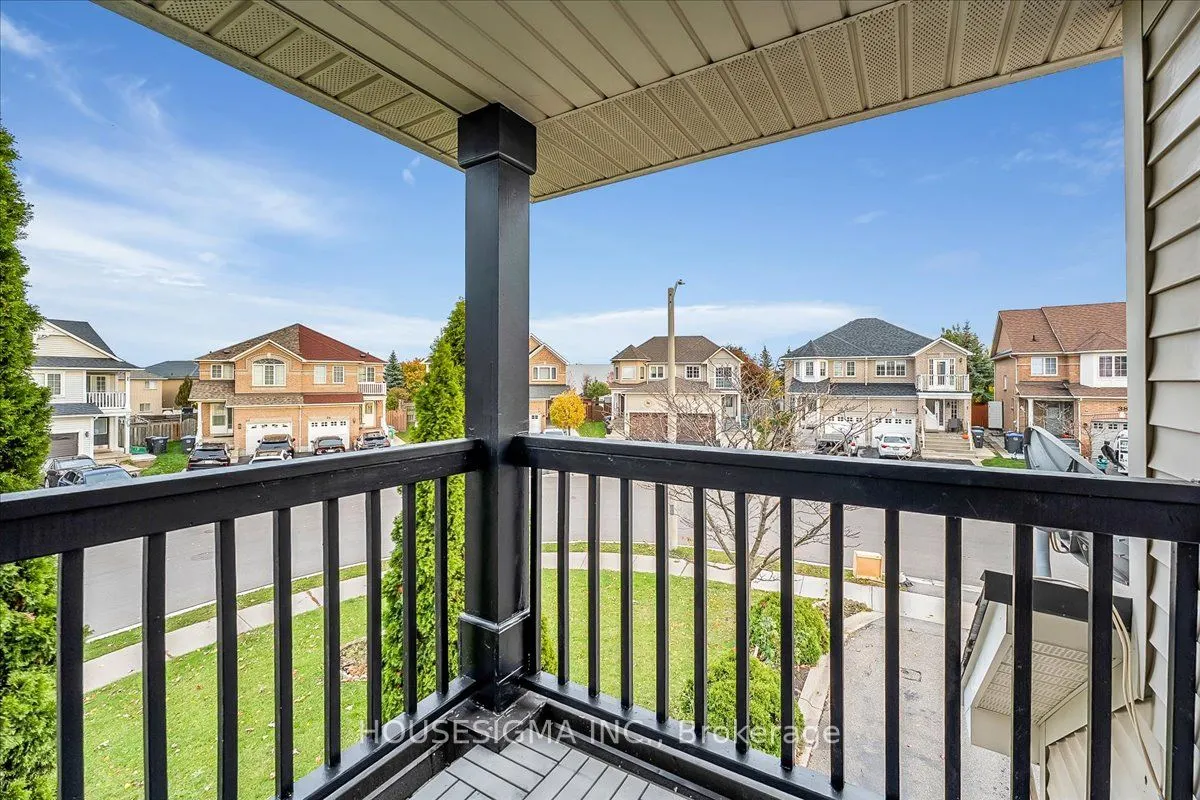 39 Weather Vane Lane