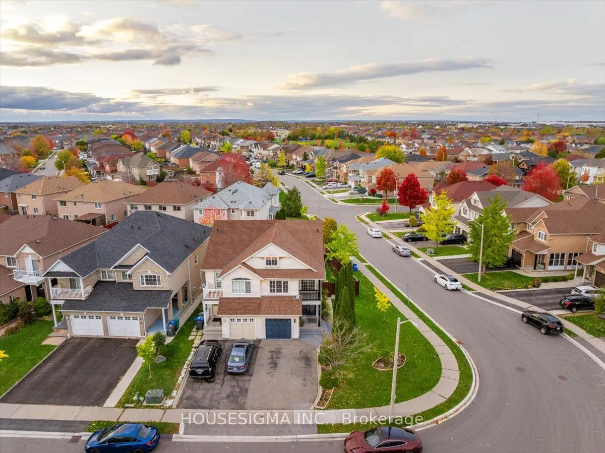 39 Weather Vane Lane