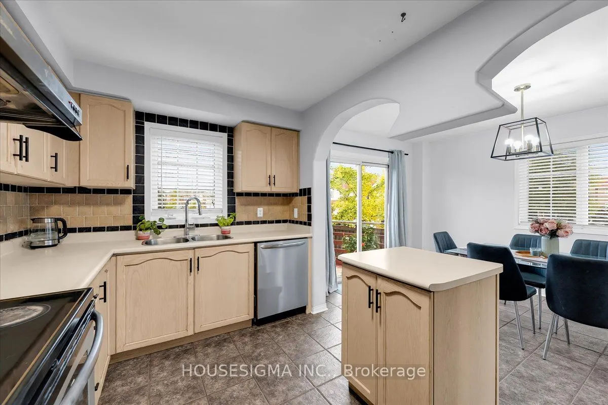 39 Weather Vane Lane