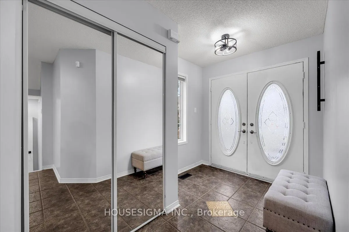 39 Weather Vane Lane