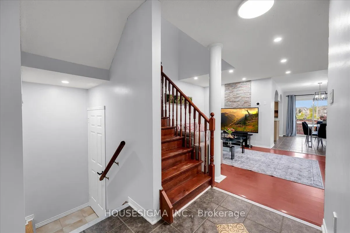 39 Weather Vane Lane