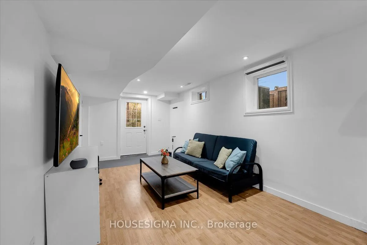 39 Weather Vane Lane