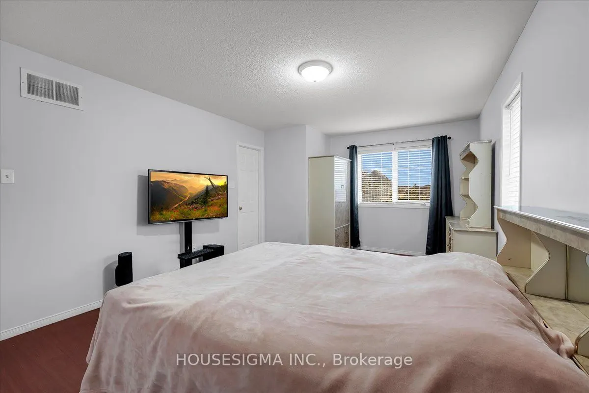 39 Weather Vane Lane