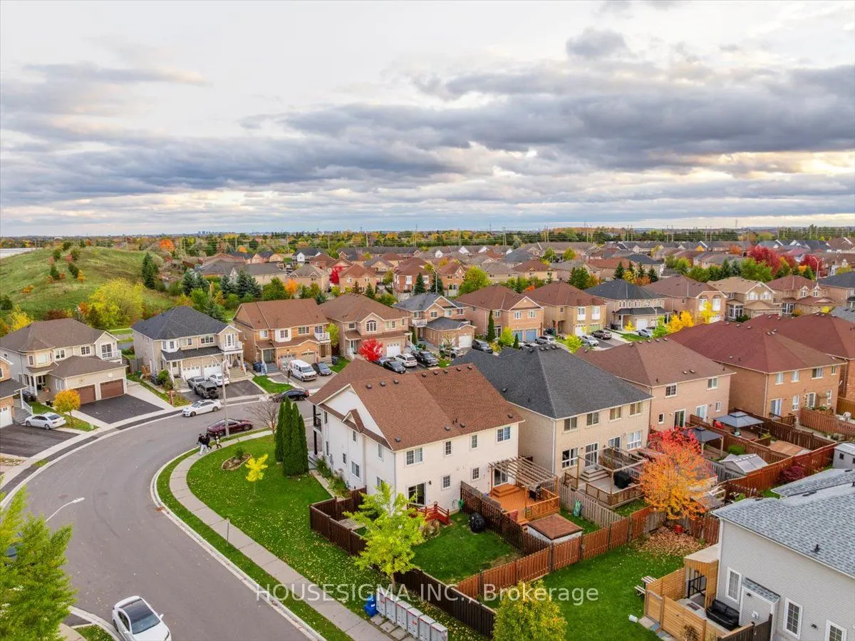 39 Weather Vane Lane