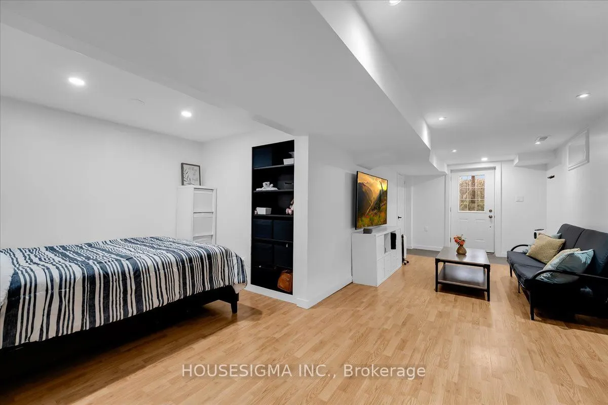 39 Weather Vane Lane