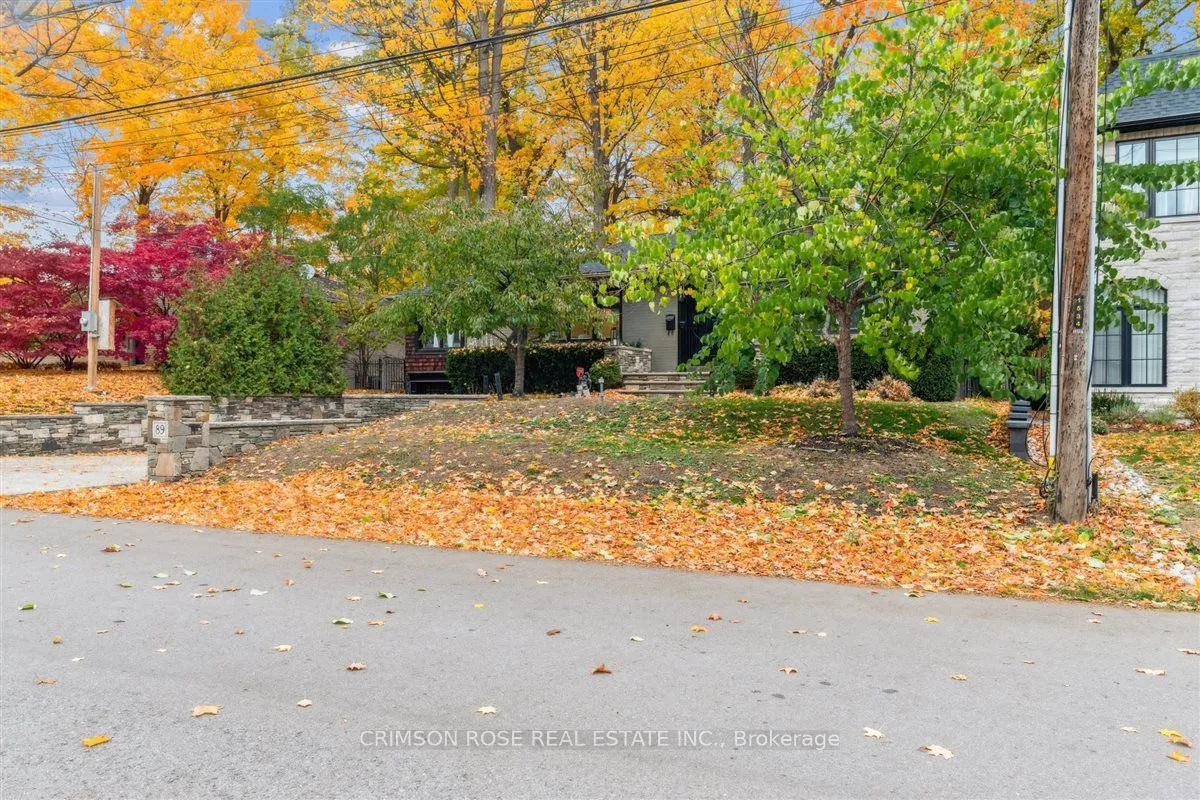 89 Holyrood Avenue