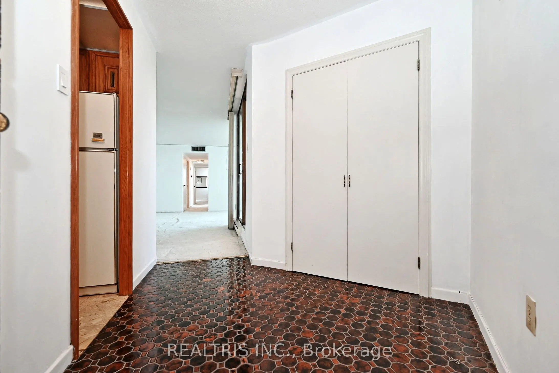 2323 Confederation Parkway #807