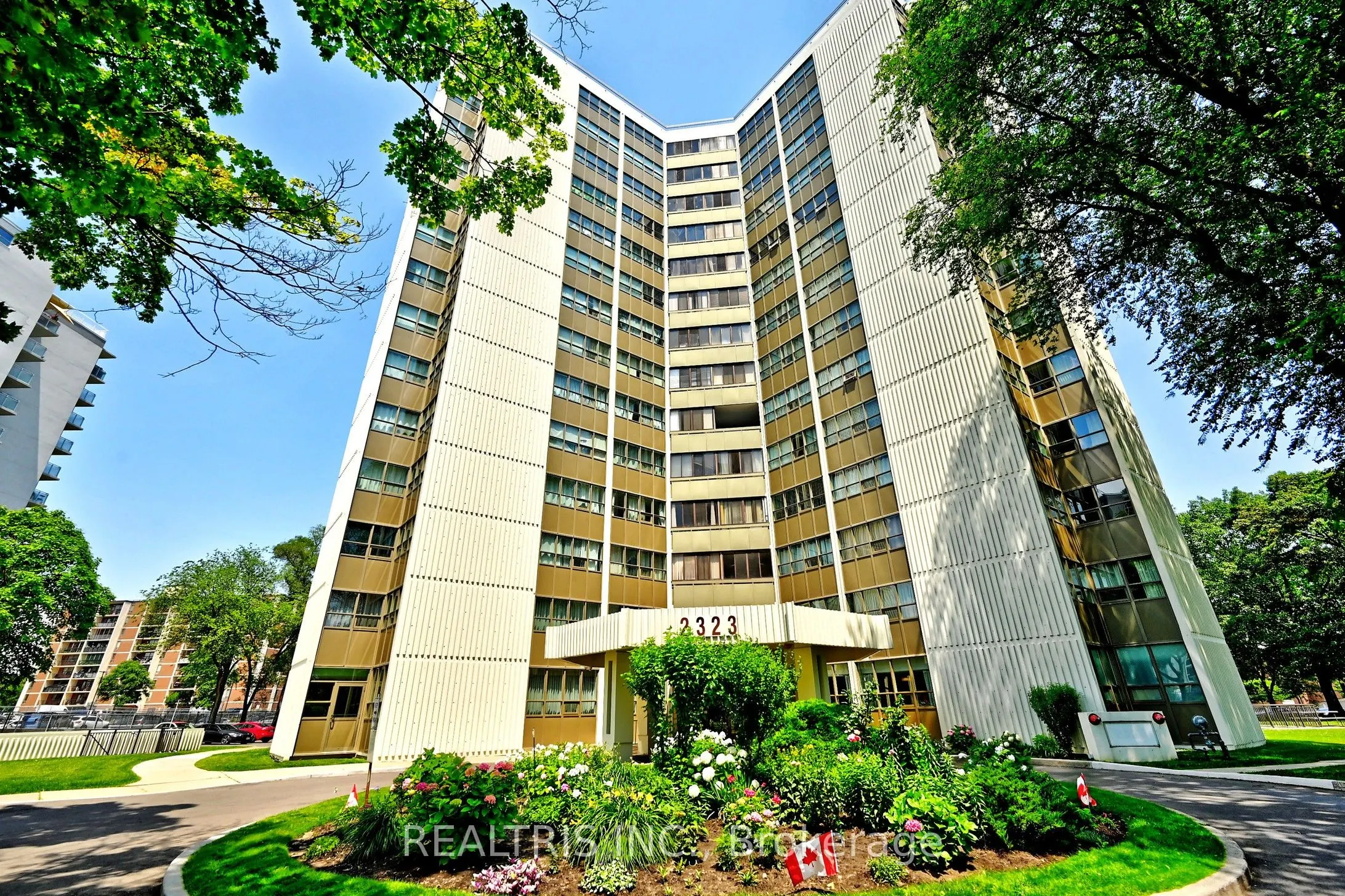 2323 Confederation Parkway #807