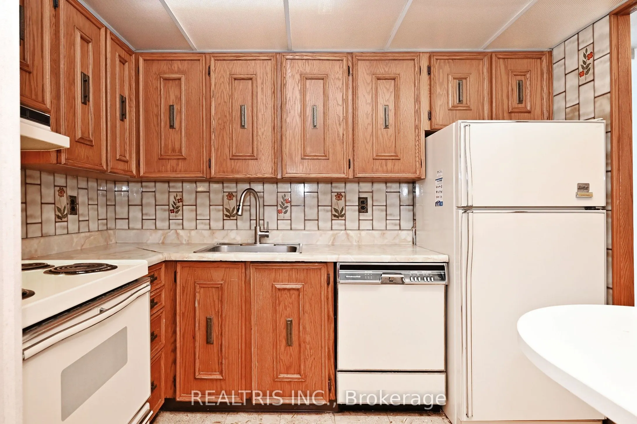 2323 Confederation Parkway #807