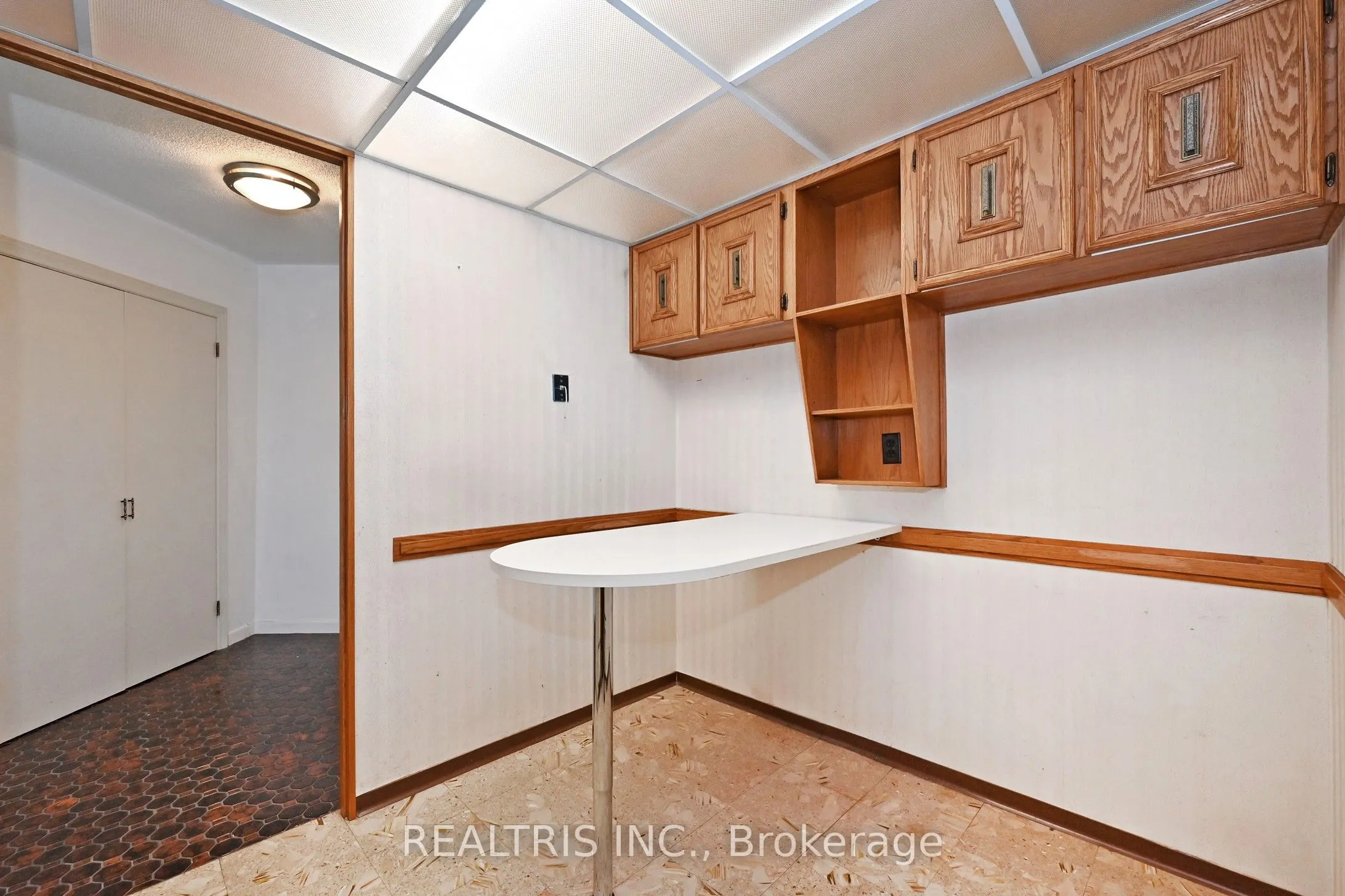 2323 Confederation Parkway #807