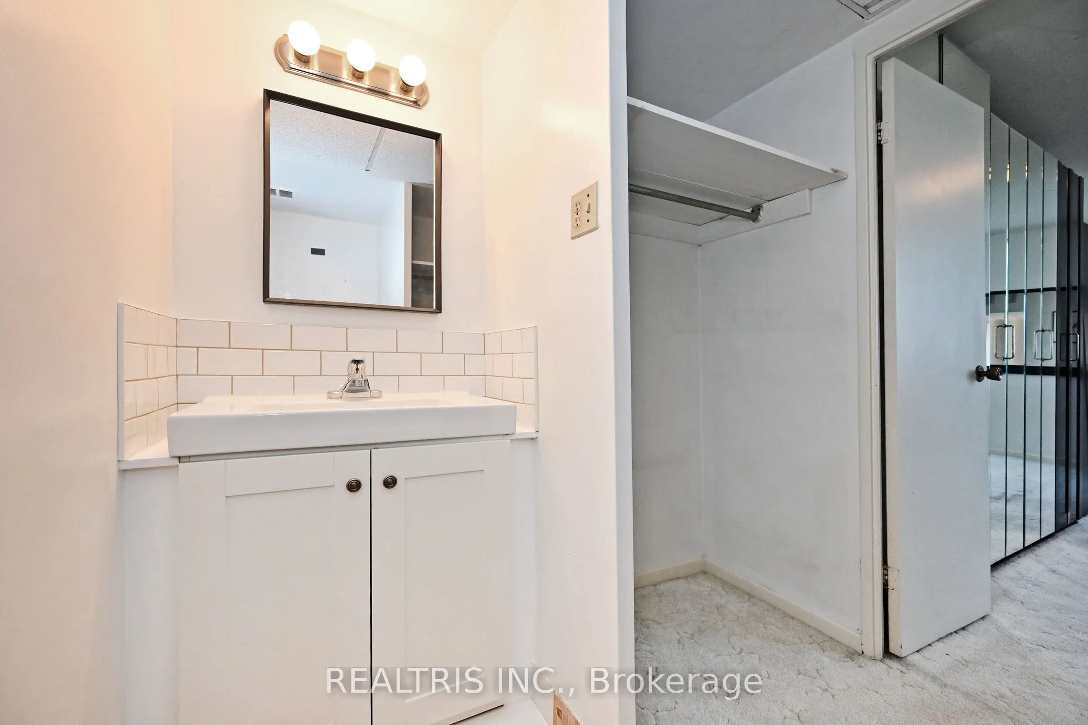 2323 Confederation Parkway #807
