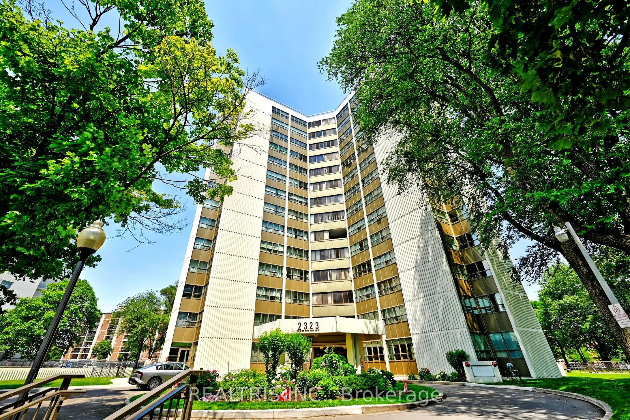2323 Confederation Parkway #807
