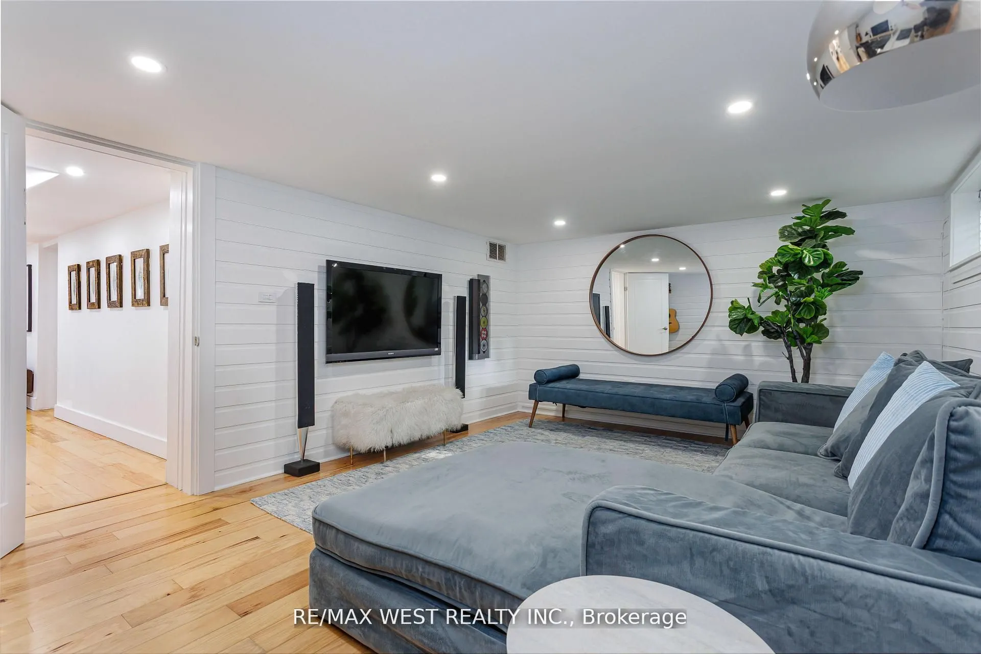 12 Brentwood Road S