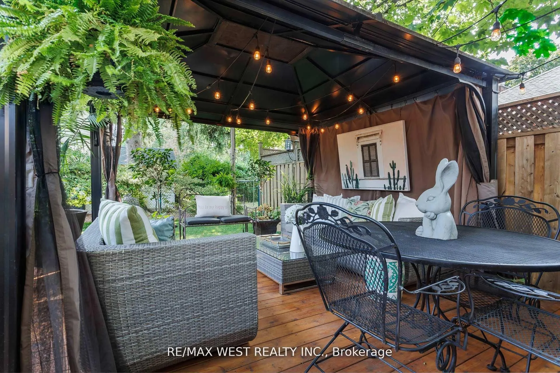 12 Brentwood Road S