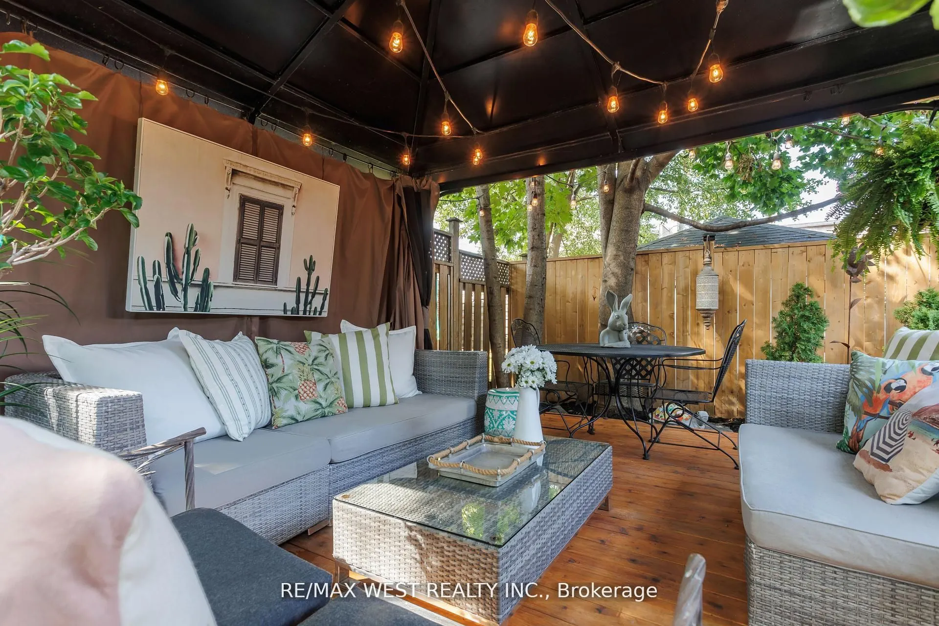 12 Brentwood Road S