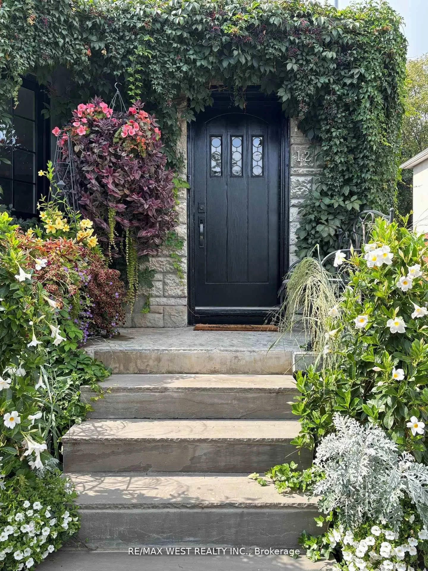 12 Brentwood Road S