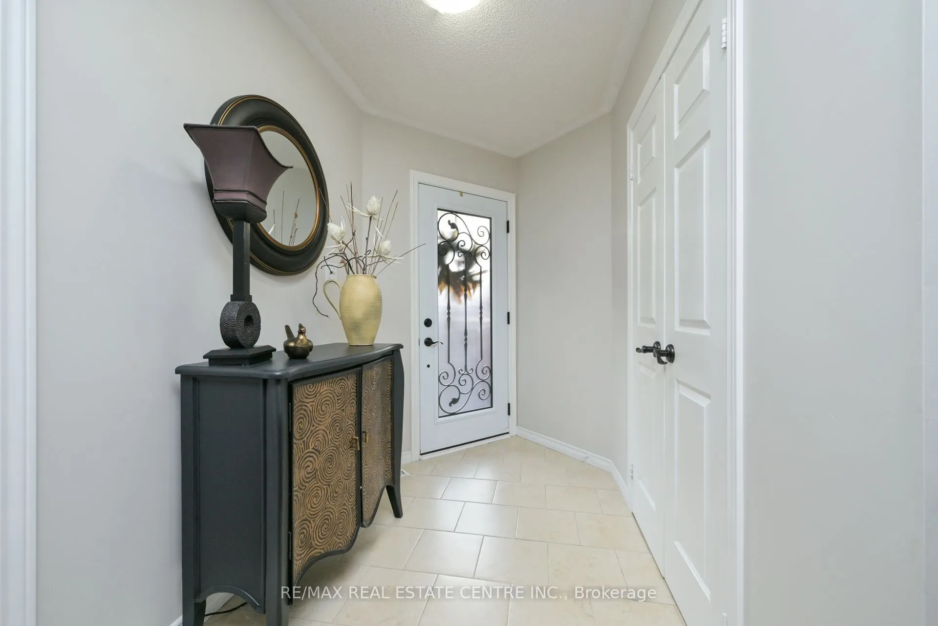 96 Lauchlin Crescent