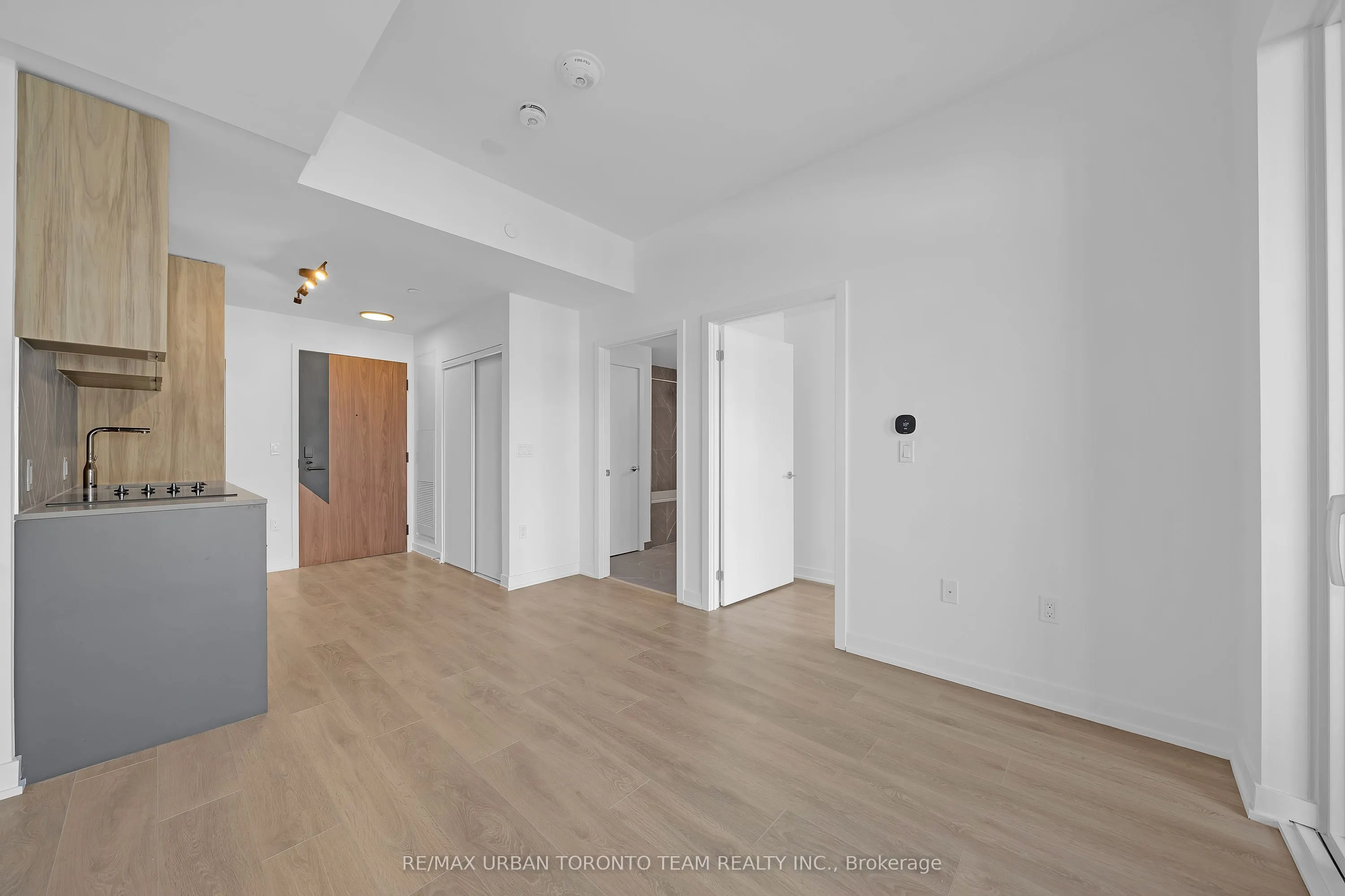 1037 The Queensway #524