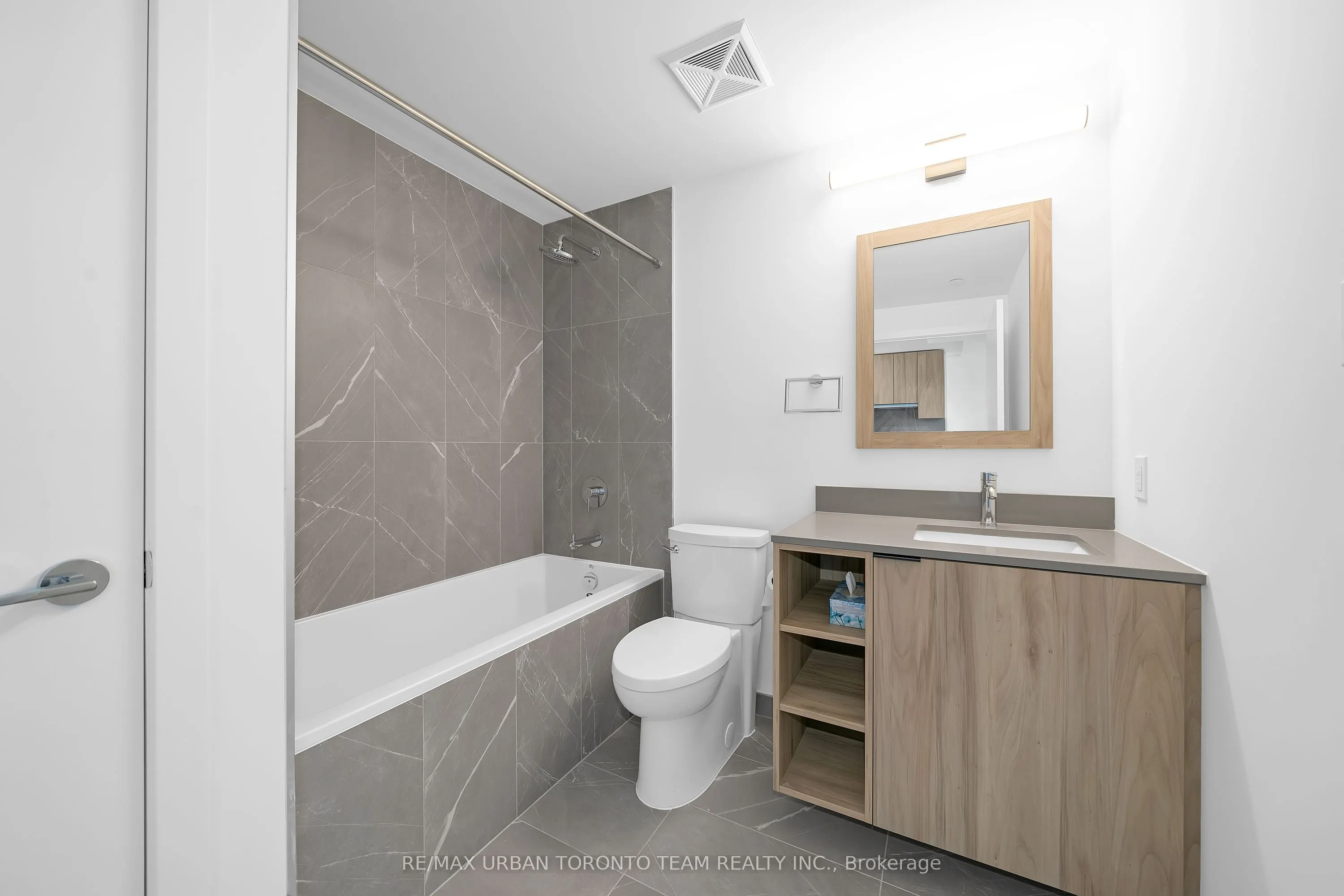 1037 The Queensway #524