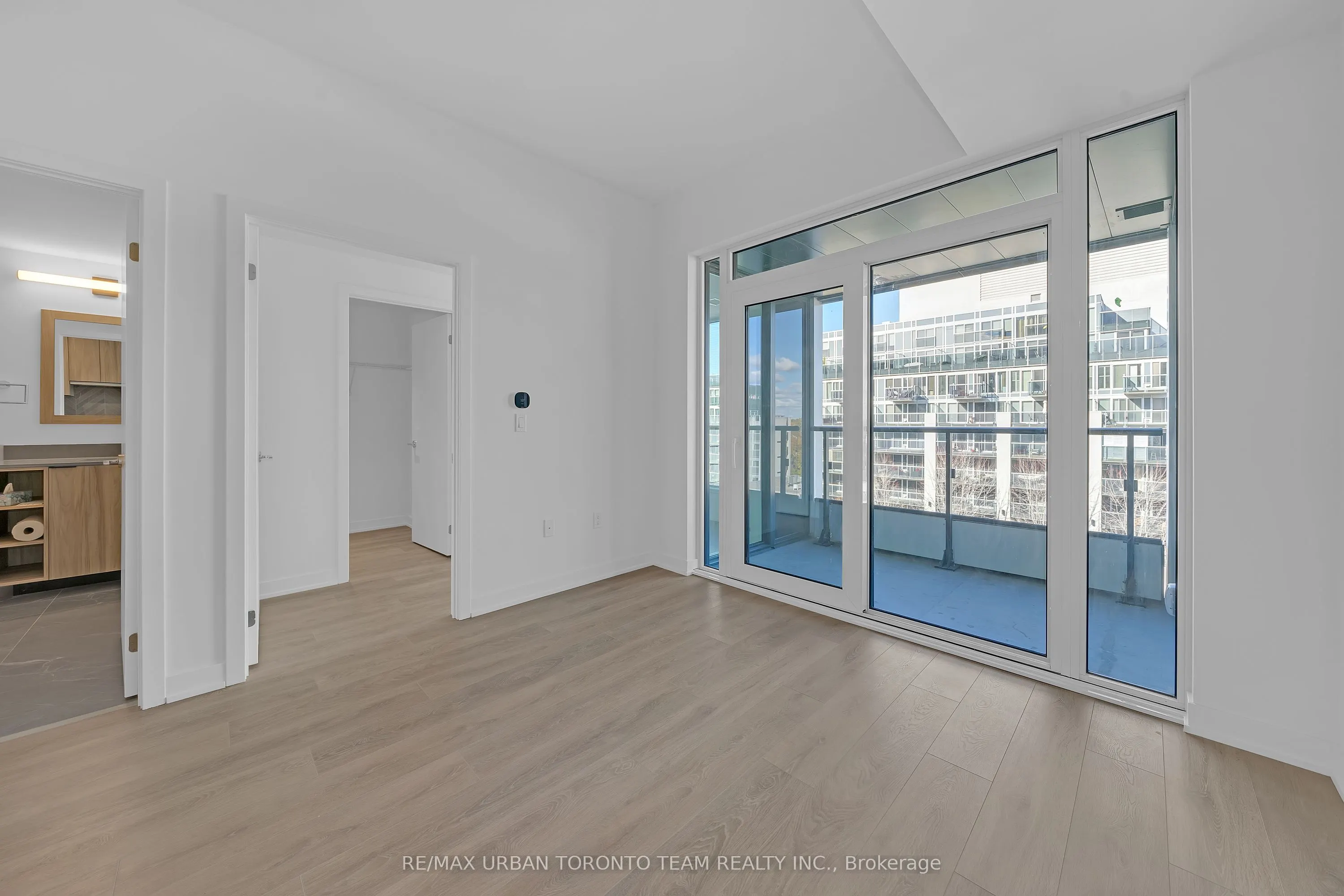 1037 The Queensway #524